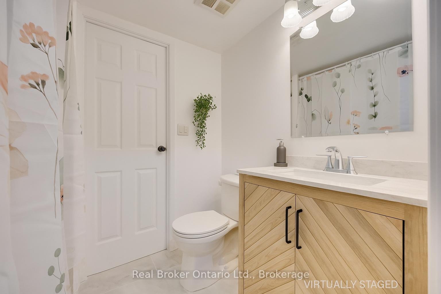 2 Bedrooms Condo at 222 The Esplanade, Toronto For sale