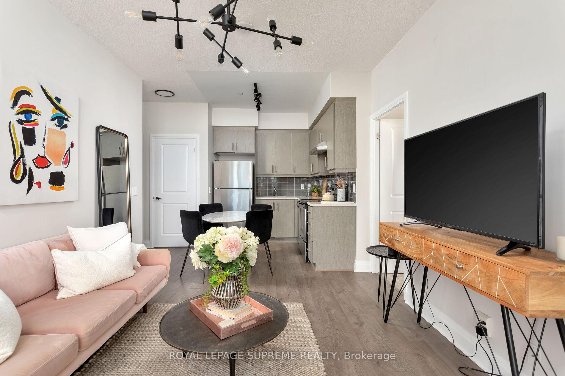 2 Bedrooms Condo at 17 Zorra,  Toronto For sale