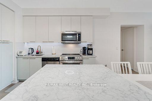 2 Bedrooms Condo at 70 Roehampton,  Toronto For sale