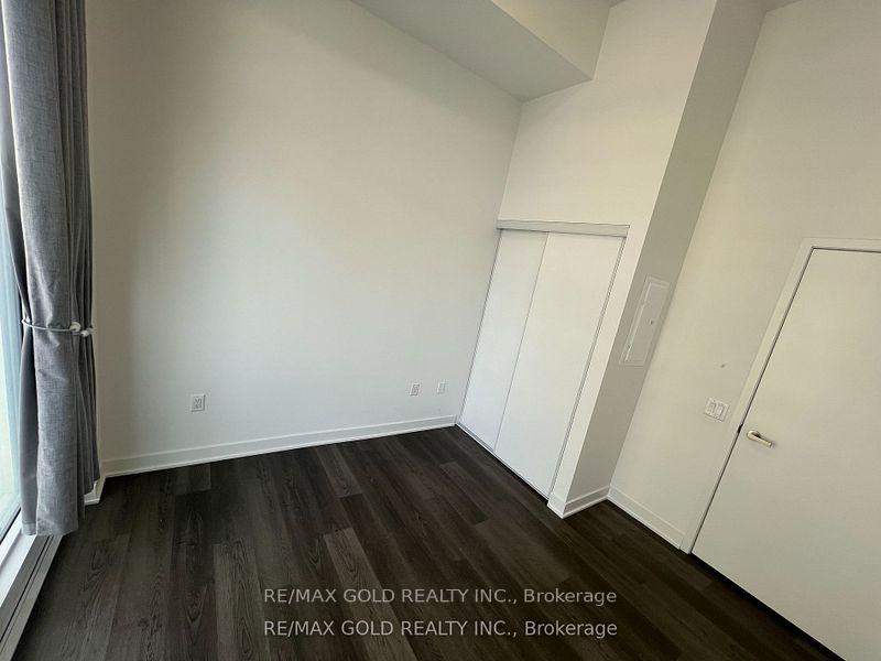3 Bedrooms Condo at 3900 Confederation, Mississauga For sale