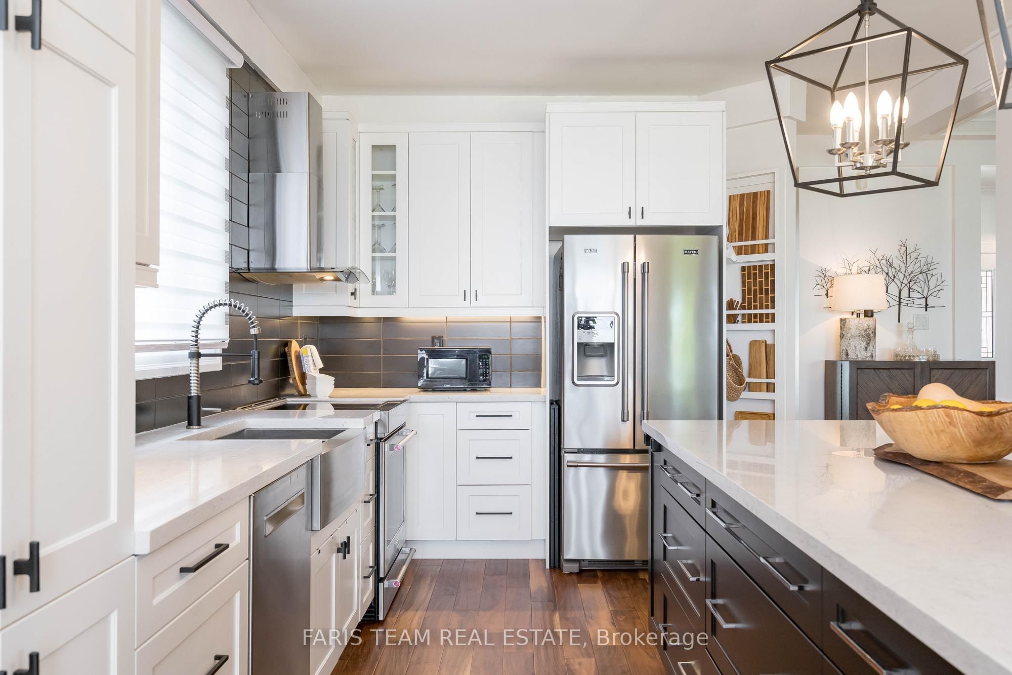 325 Aberdeen Boulevard, Midland, ON L4R 5M9