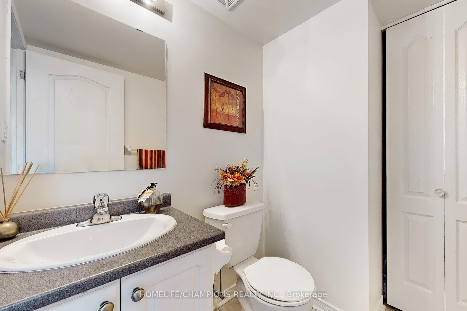 2 Bedrooms Condo at 35 Strangford, Toronto For sale