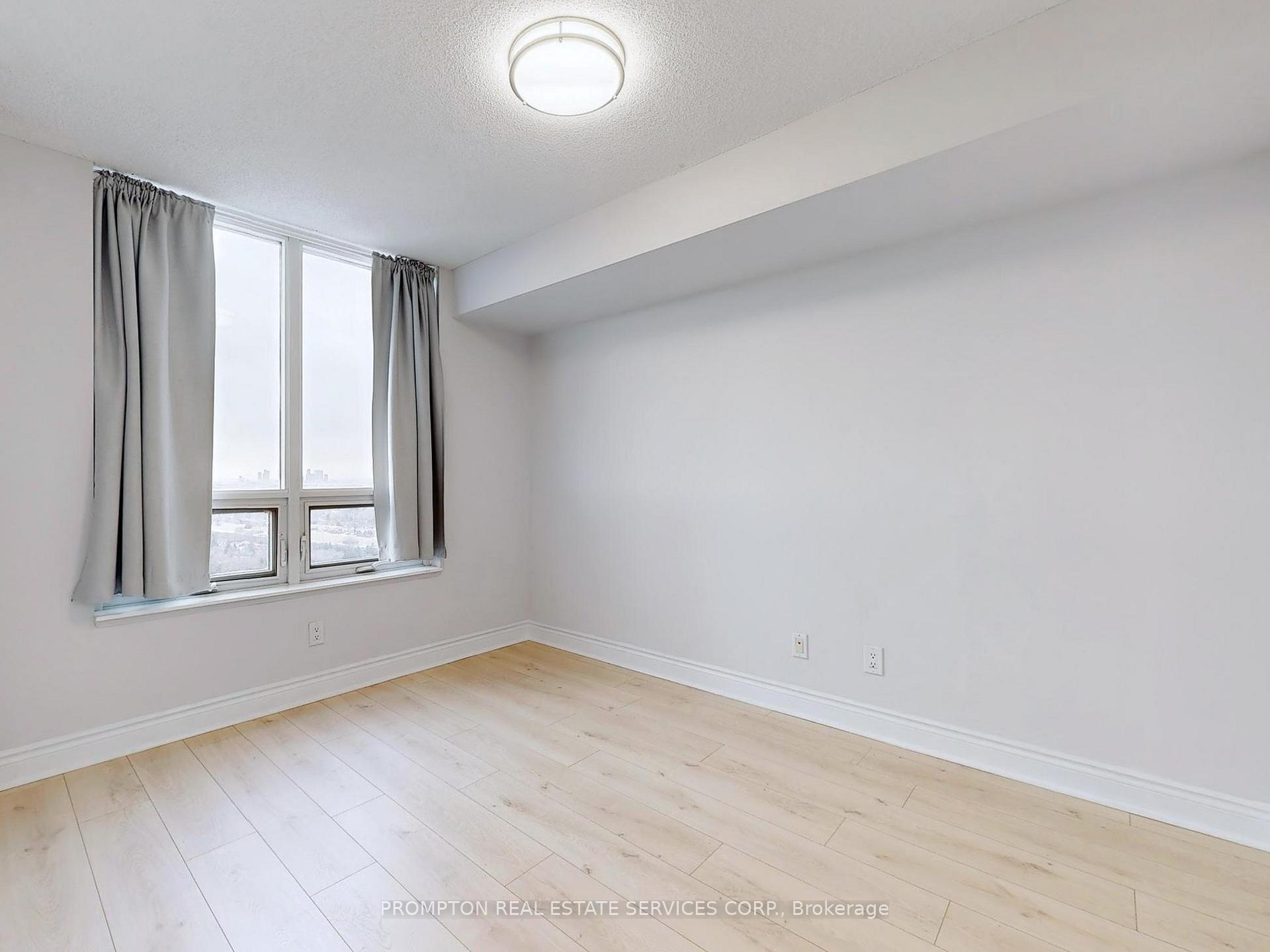 2 Bedrooms Condo at 15 Greenview, Toronto For sale