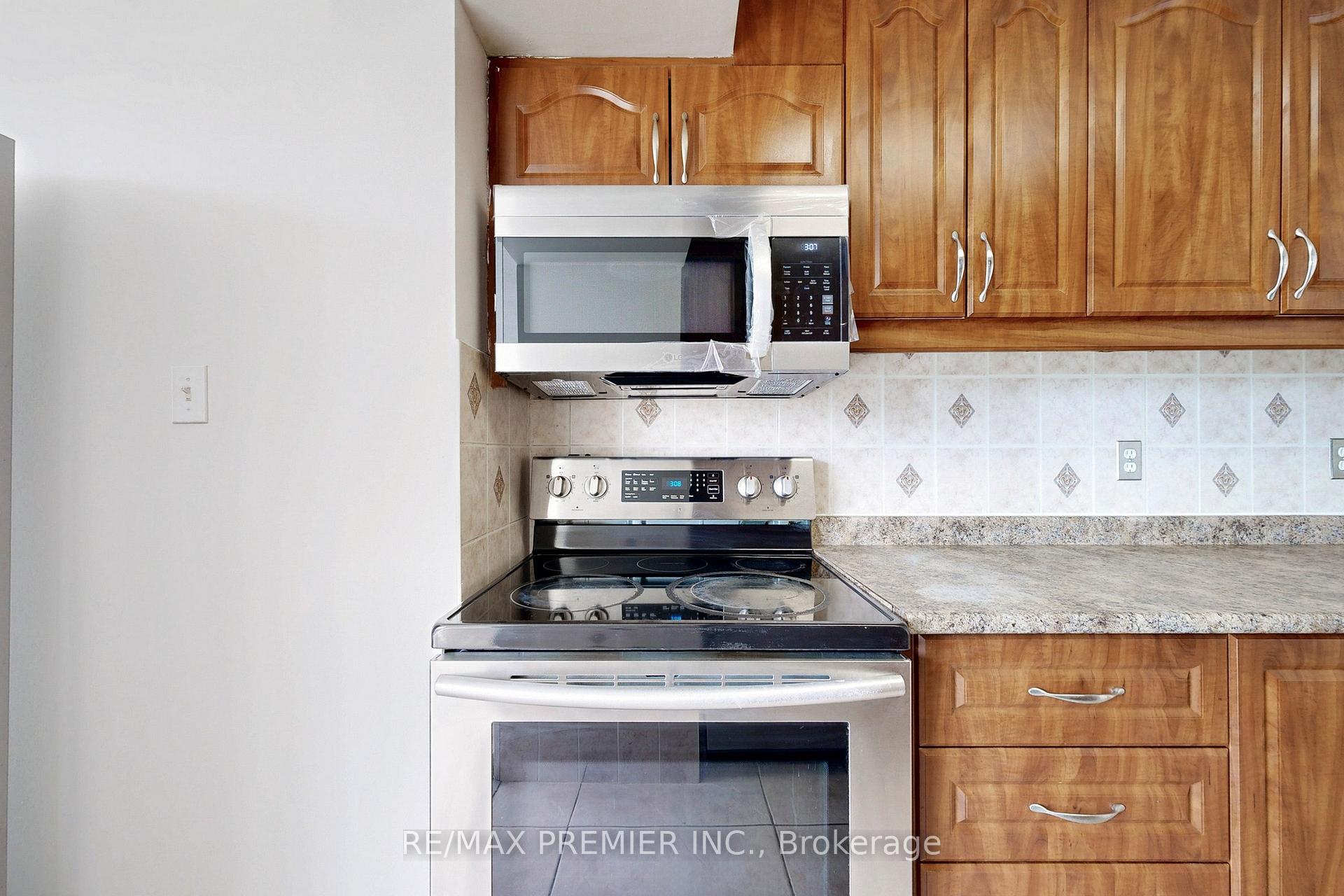 2 Bedrooms Condo at 3 Rowntree, Toronto For sale