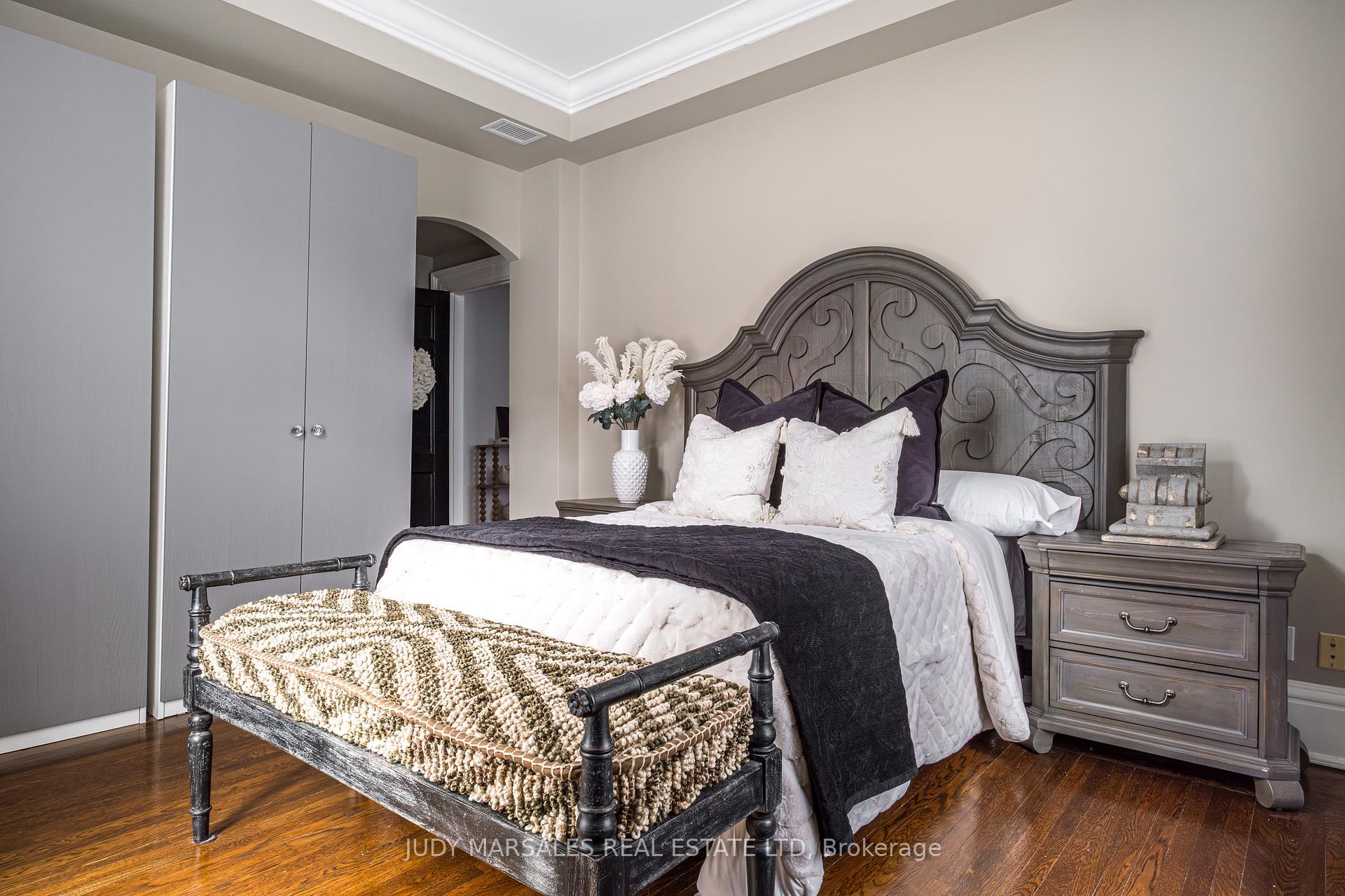 2 Bedrooms Condo at 86 Herkimer,  Hamilton For sale