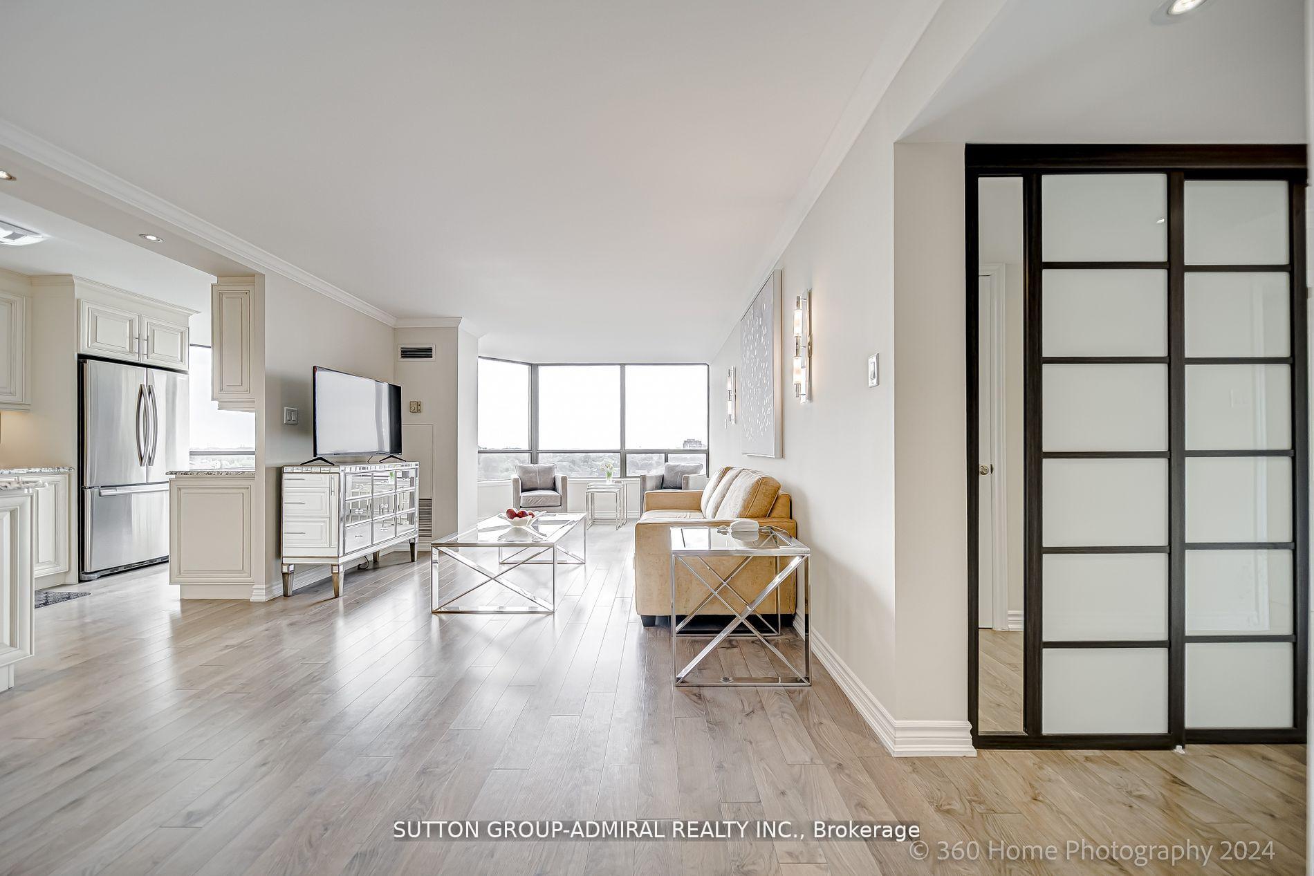 2 Bedrooms Condo at 7440 Bathurst, Vaughan For sale