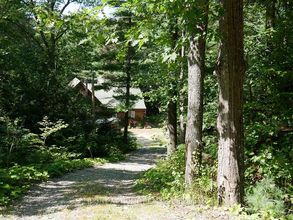 1130 Towering Oaks