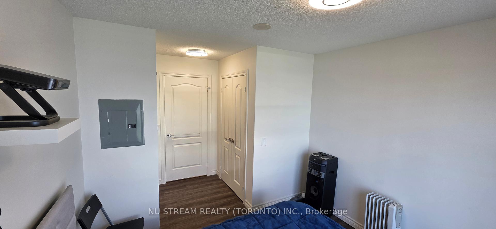 1 Bedroom Condo at 60 Town Centre, Toronto For sale