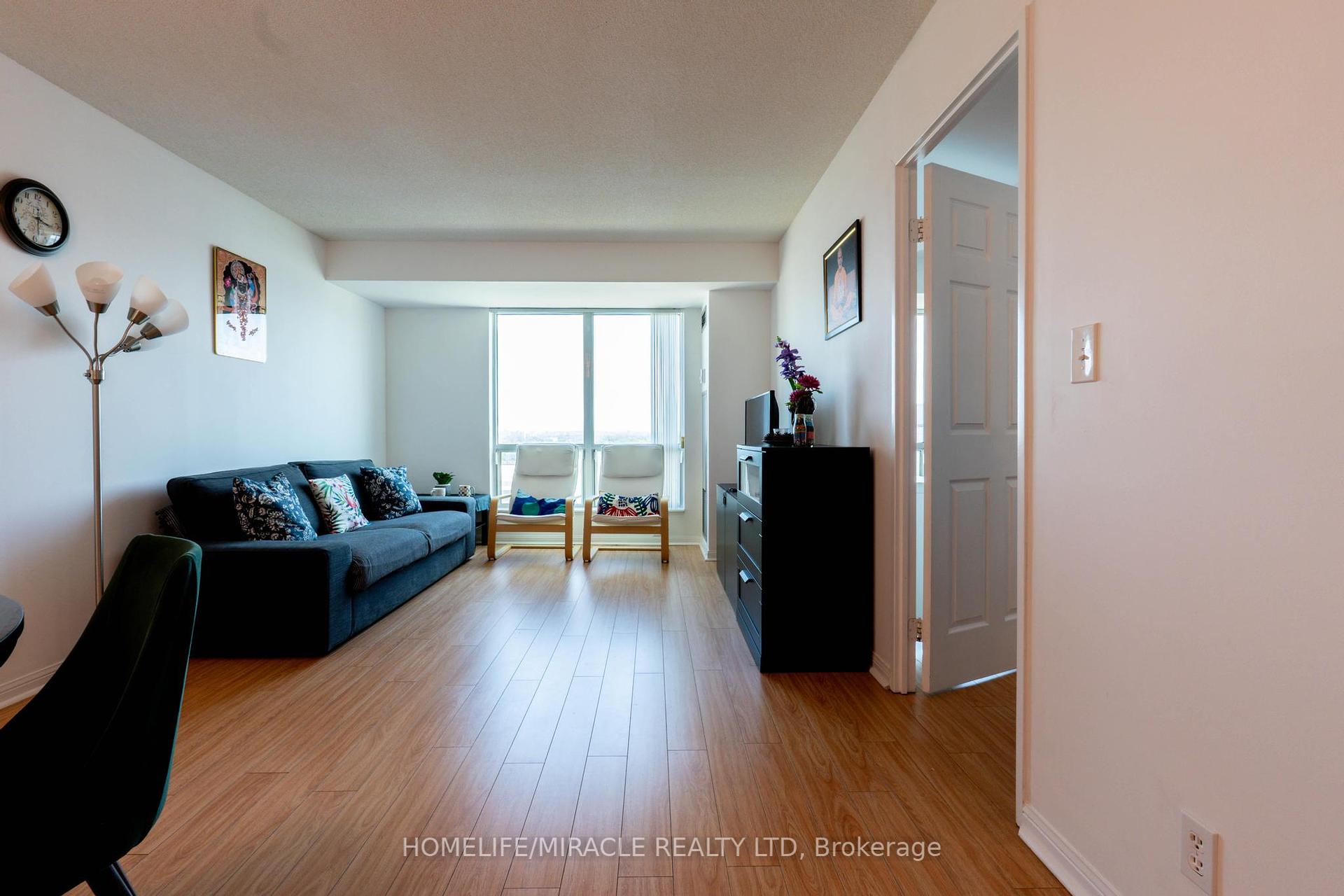 2 Bedrooms Condo at 1 Lee Centre, Toronto For sale