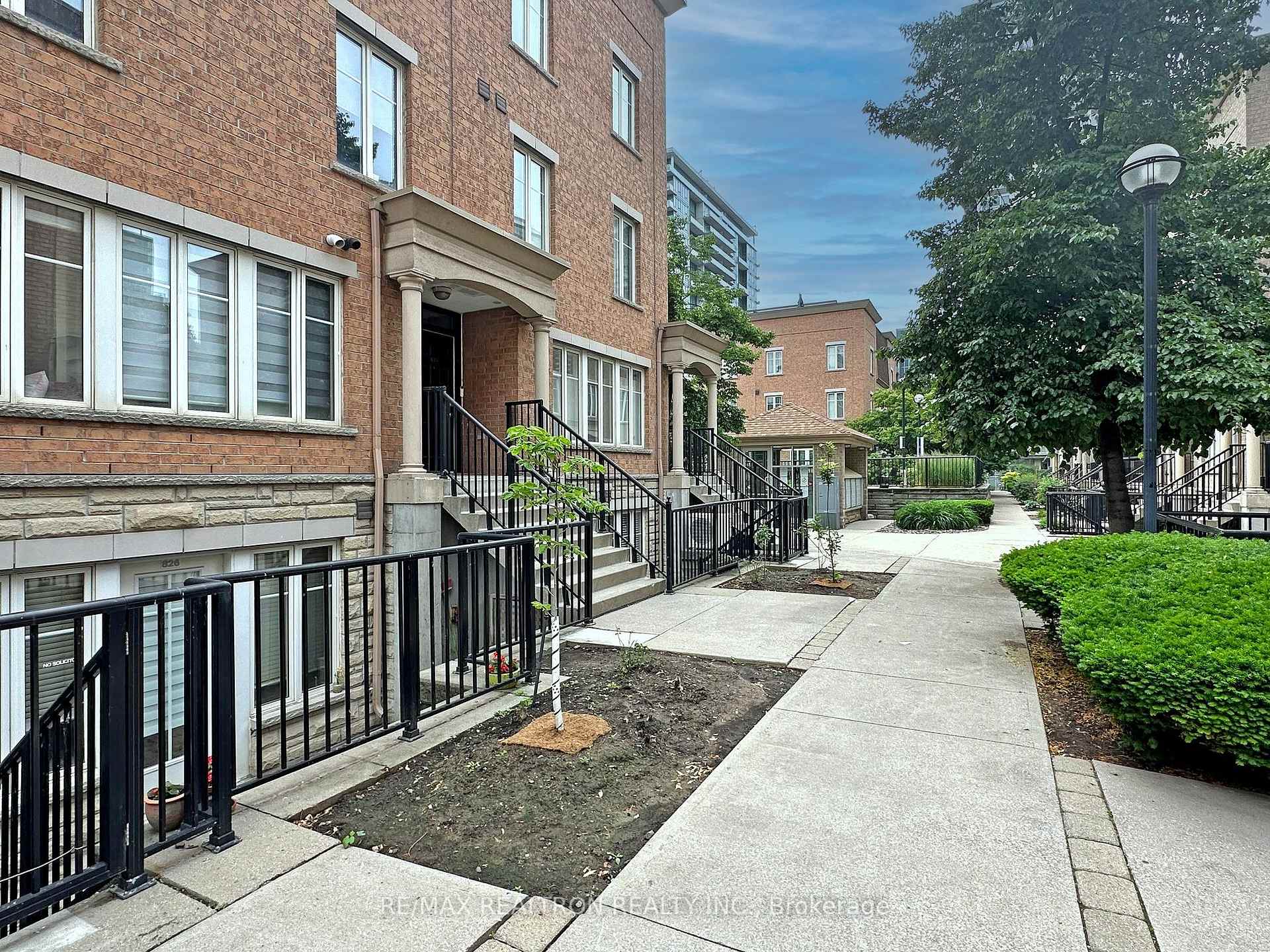 1 Bedroom Condo at 46 Western Battery, Toronto For sale
