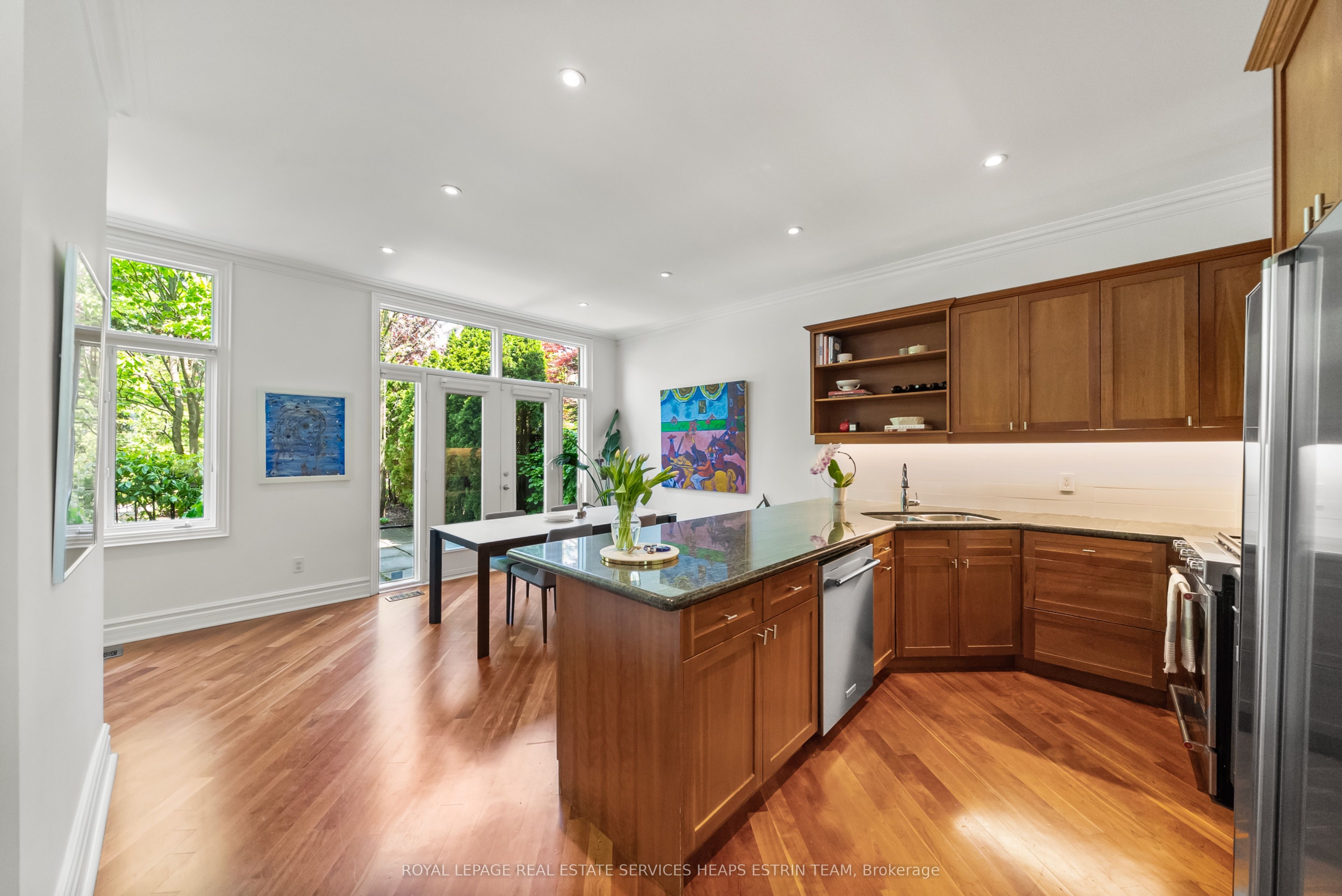 34 Marlborough Avenue, Toronto, ON M5R 3T2