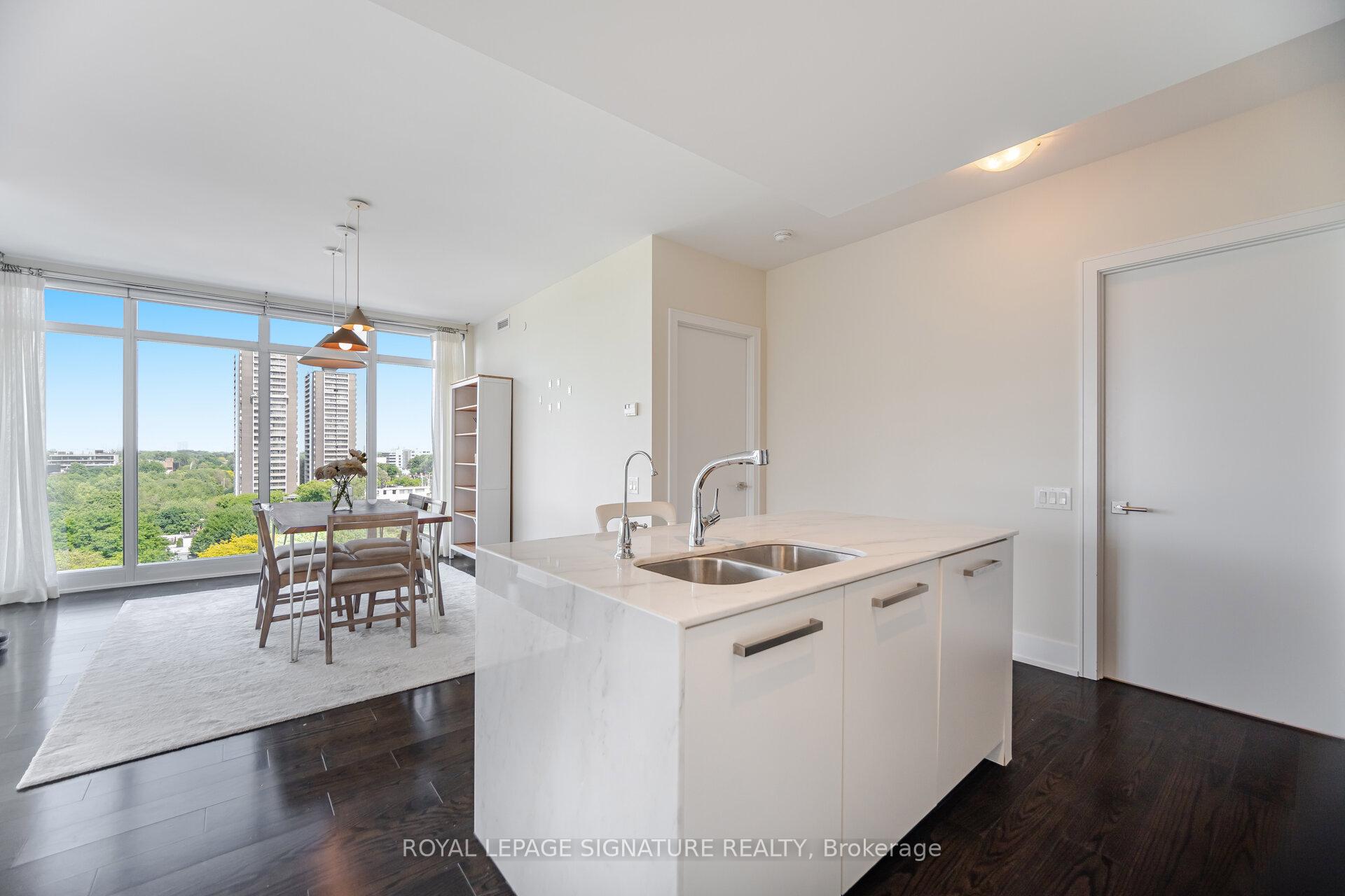 2 Bedrooms Condo at 170 Avenue, Toronto For sale