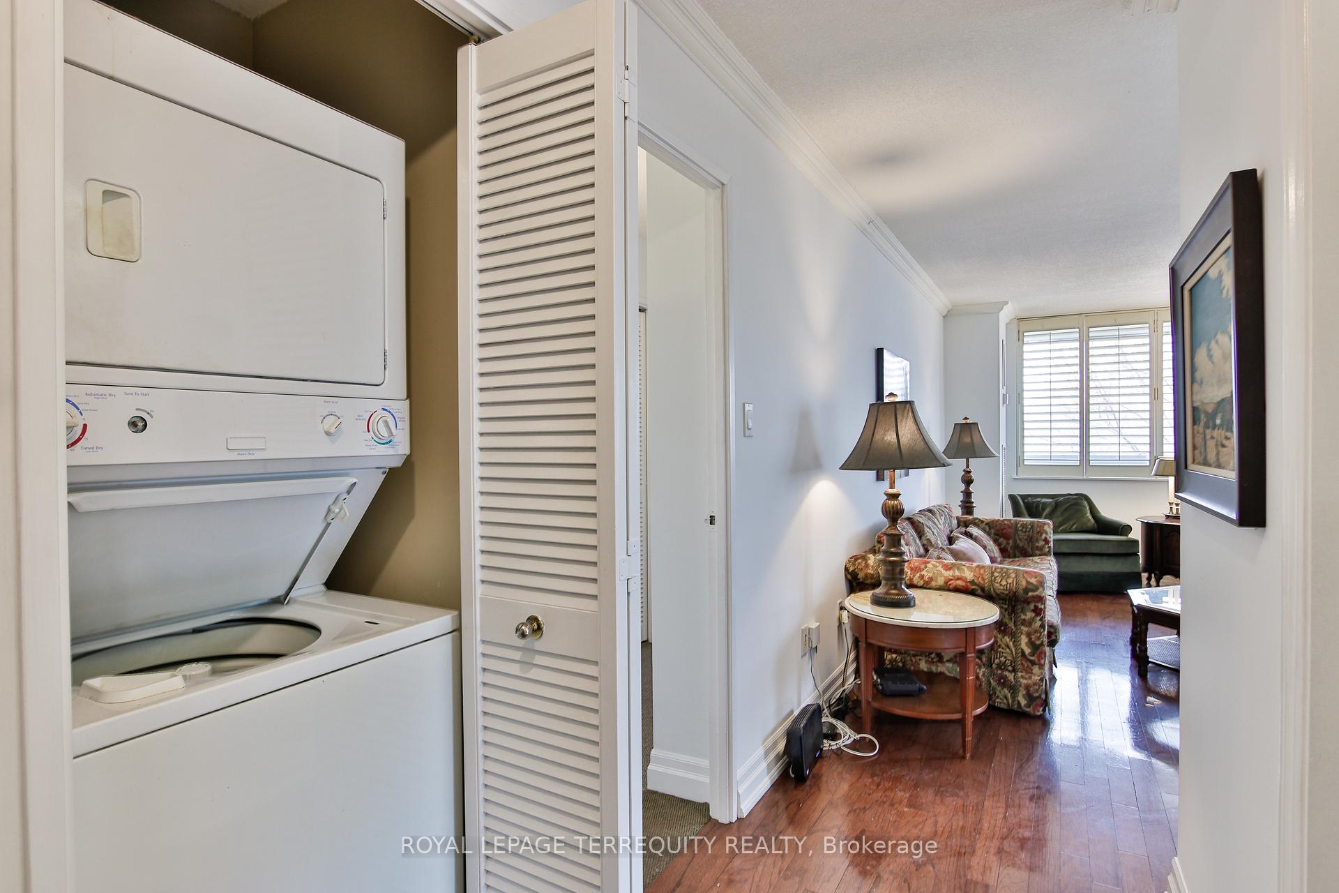 2 Bedrooms Condo at 75 Wynford Heights, Toronto For sale