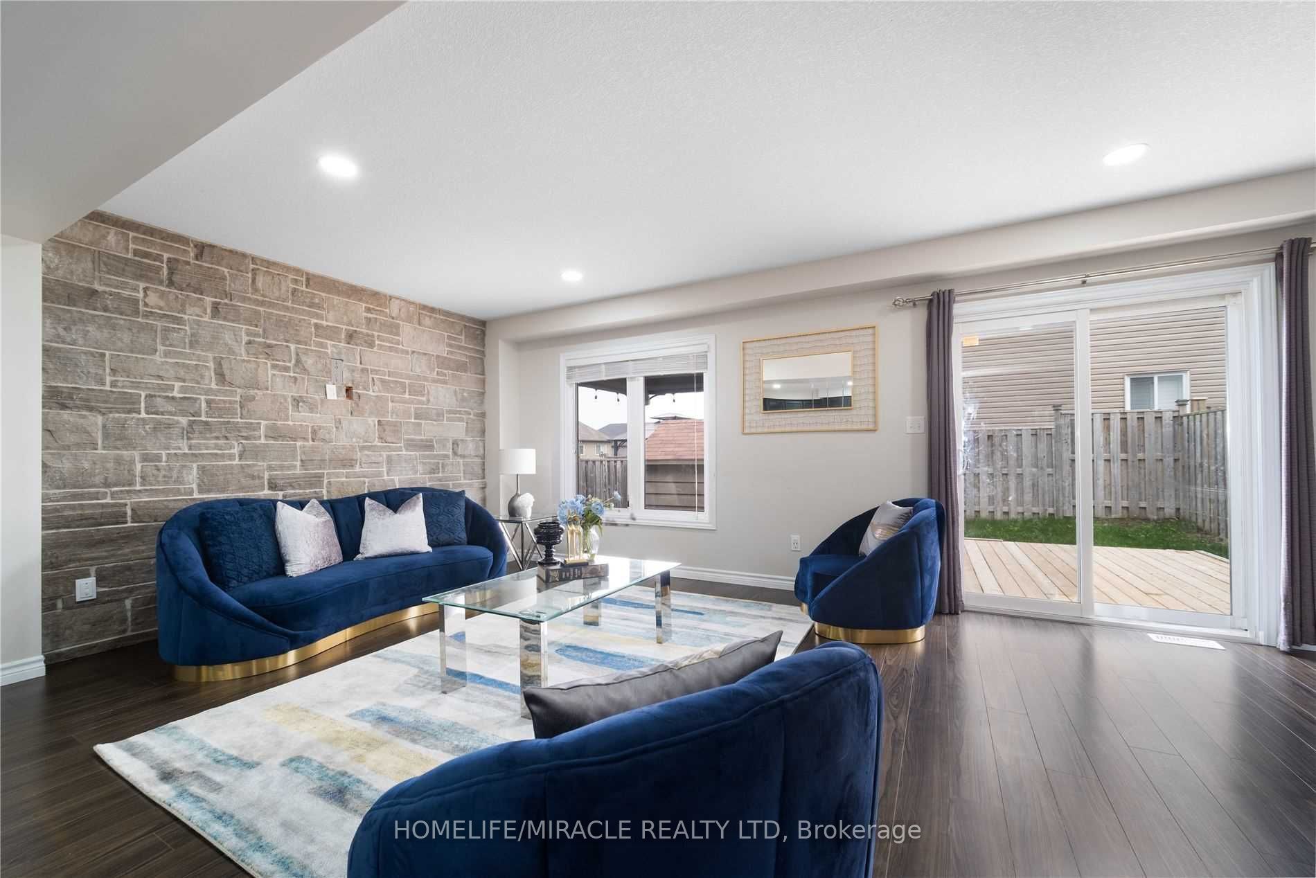 6 Pompeii Street, Kitchener, ON N2R 0A8