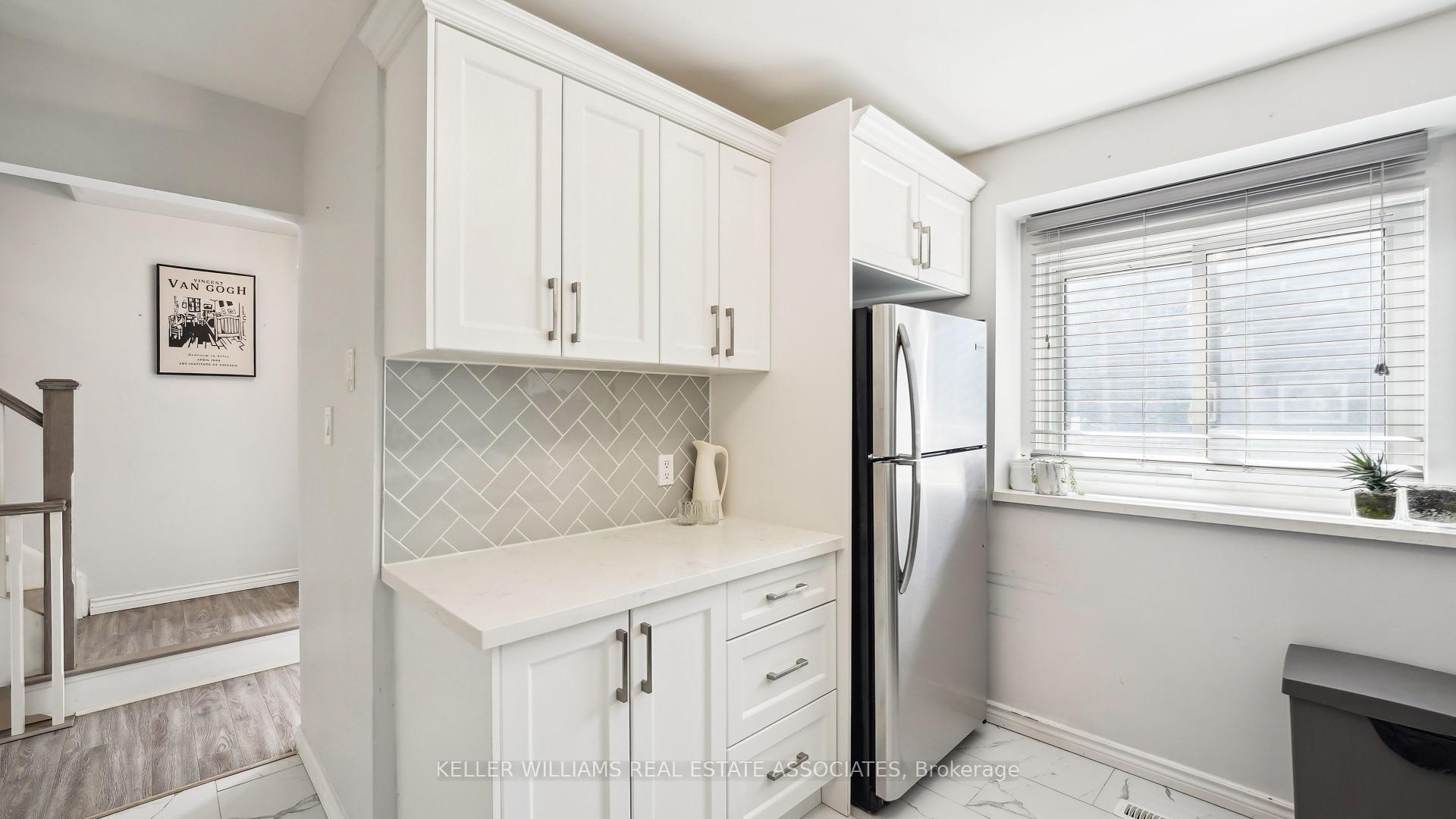 3 Bedrooms Condo at 6855 Glen Erin, Mississauga For sale