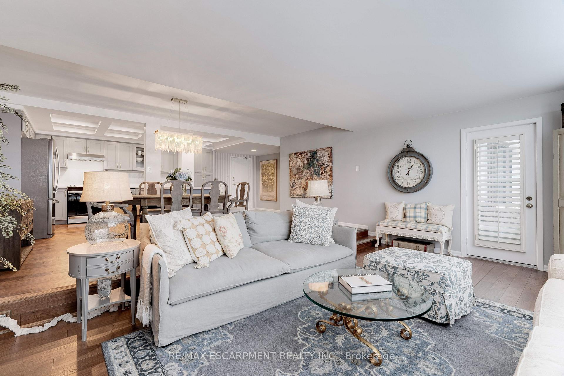 3 Bedrooms Condo at 2175 Marine, Oakville For sale