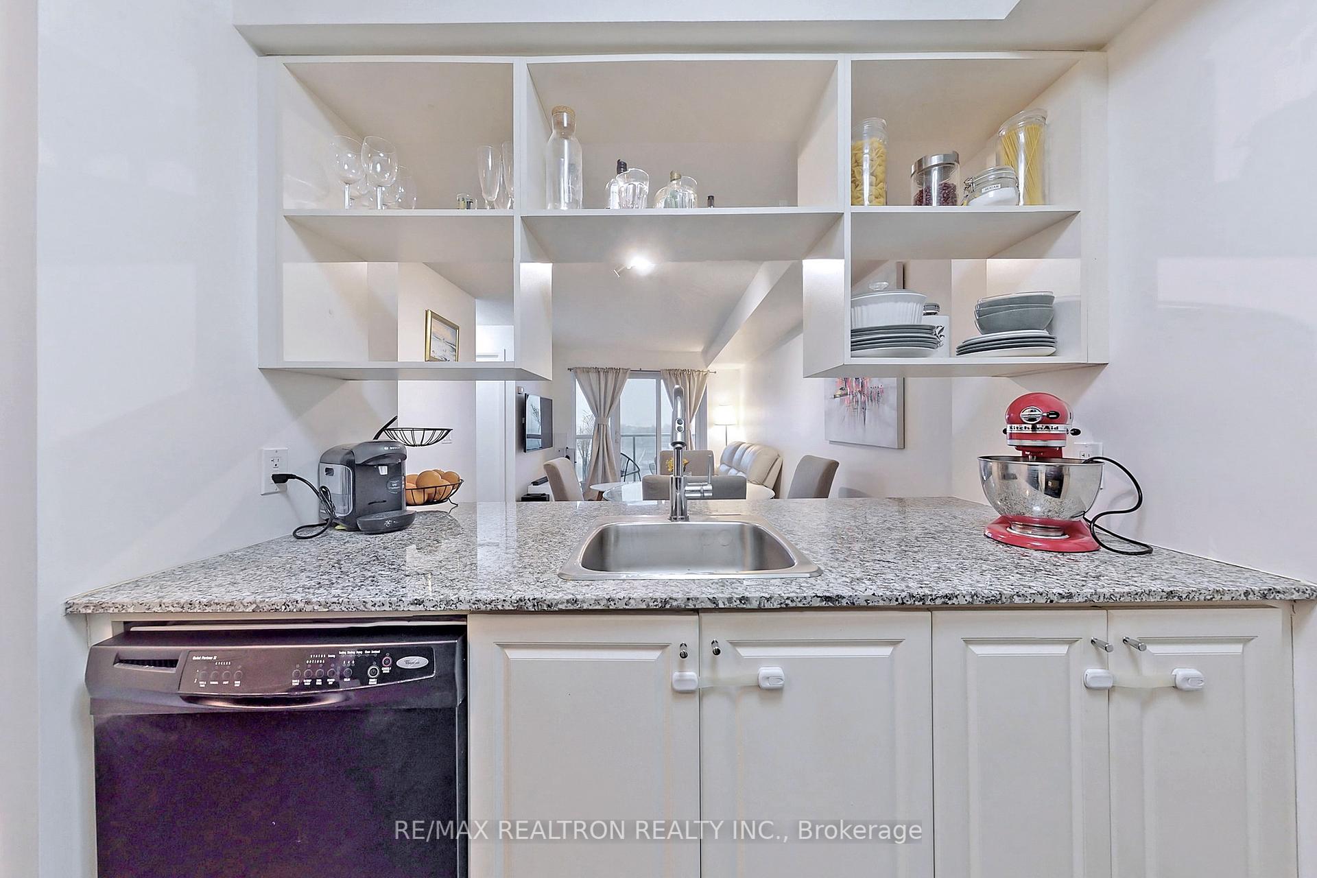 2 Bedrooms Condo at 125 Village Green, Toronto For sale