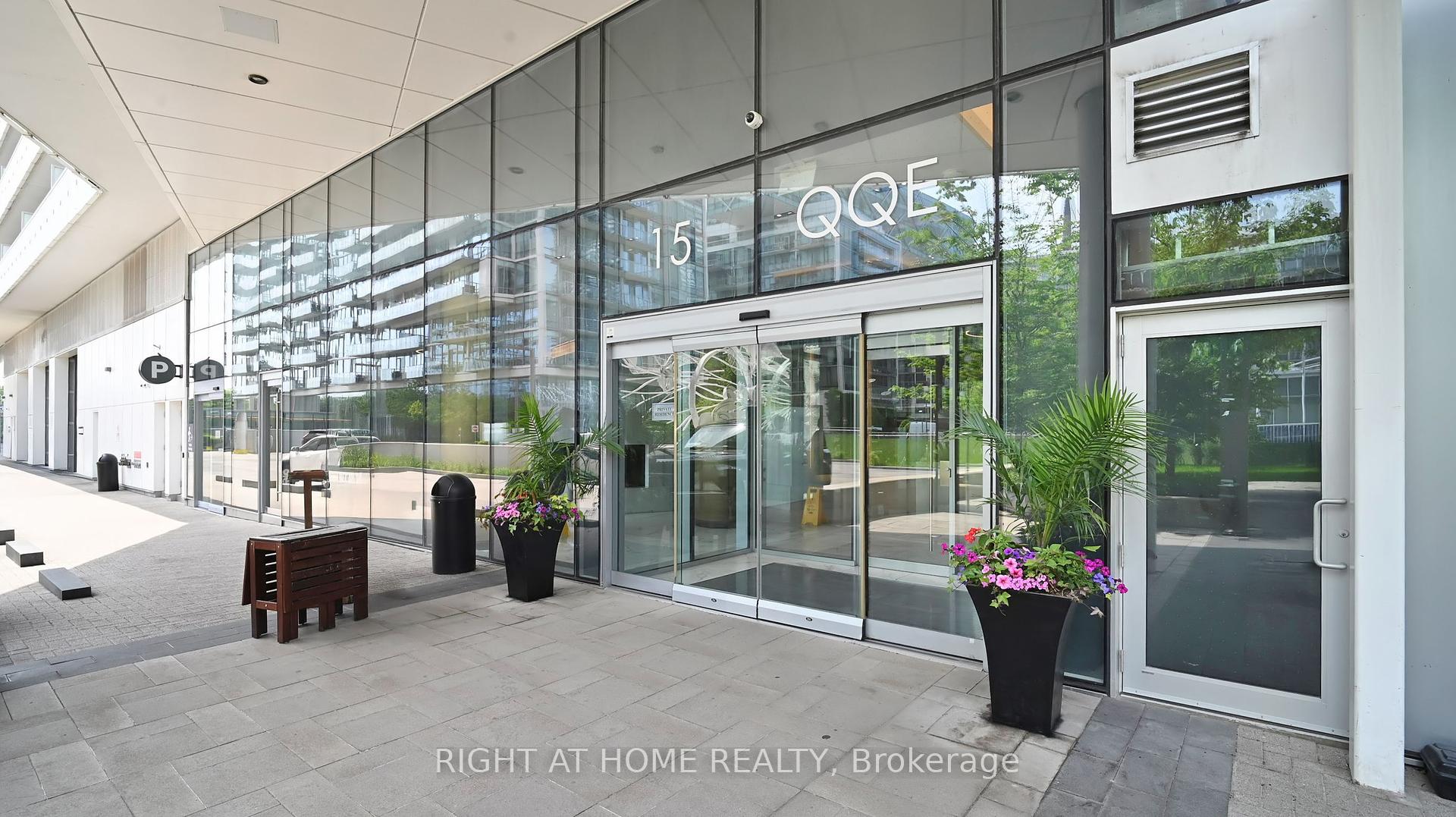 2 Bedrooms Condo at 15 Queens, Toronto For sale