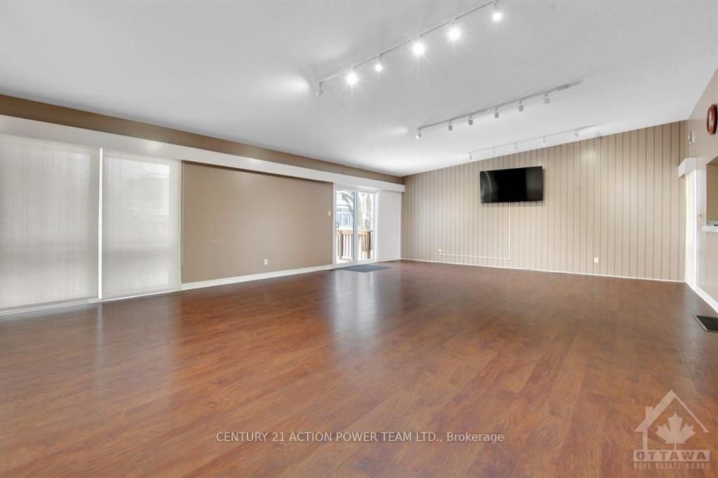 915 Elmsmere Road, #707