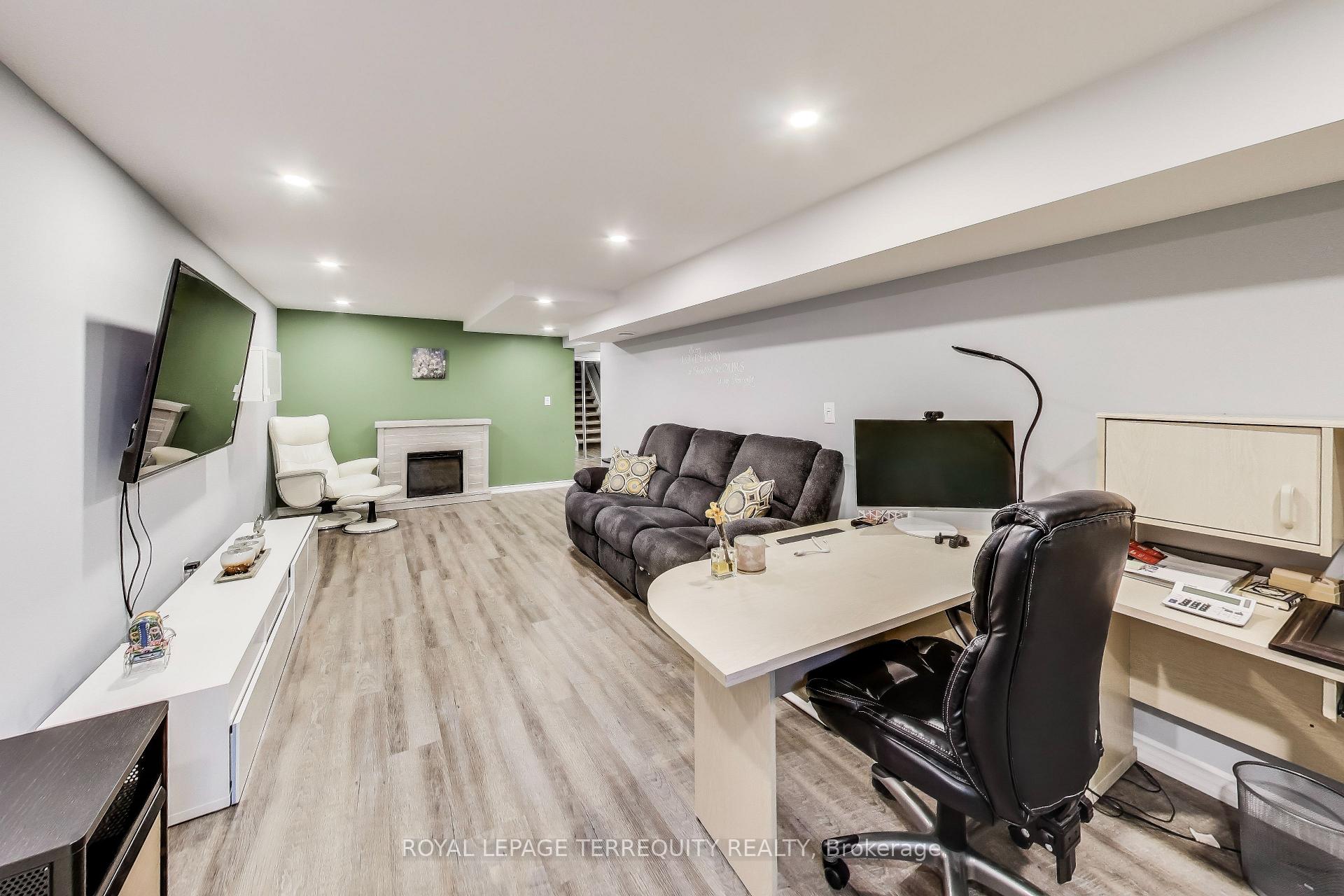 3 Bedrooms Condo at 2020 South Millway, Mississauga For sale