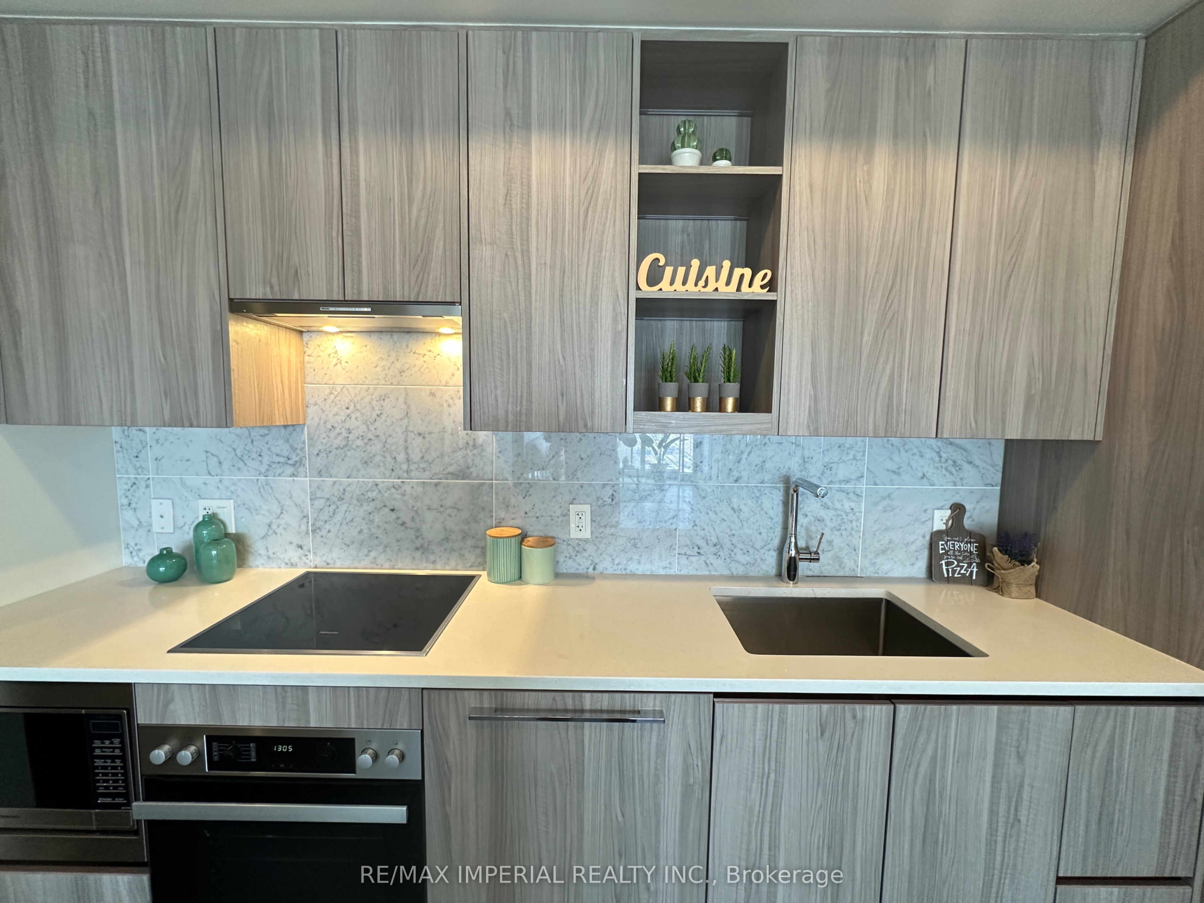 85 McMahon Drive, #1806