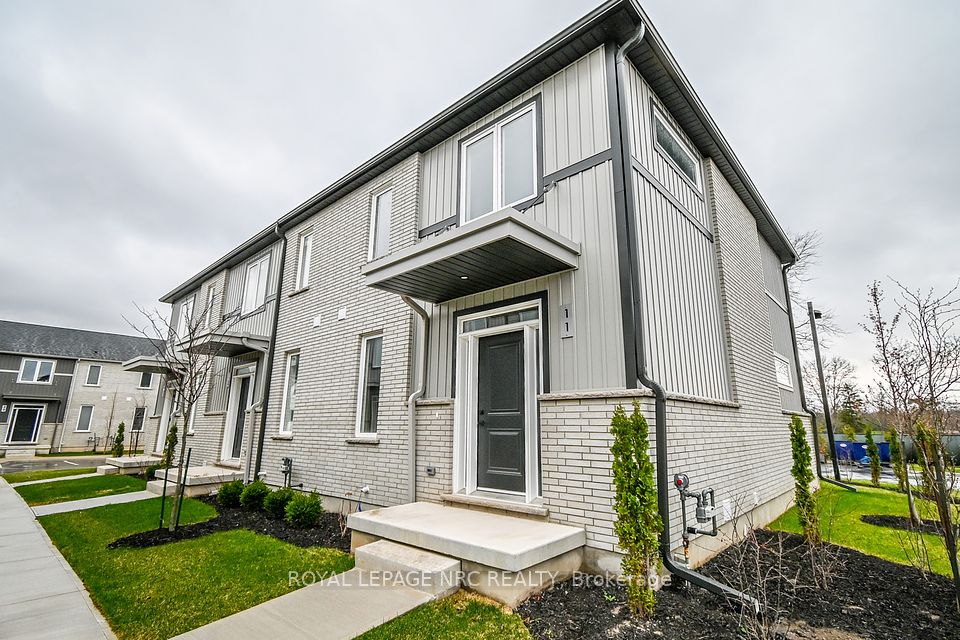 #11 - 121A Moffatt Street, St. Catharines, ON L2P 0G4