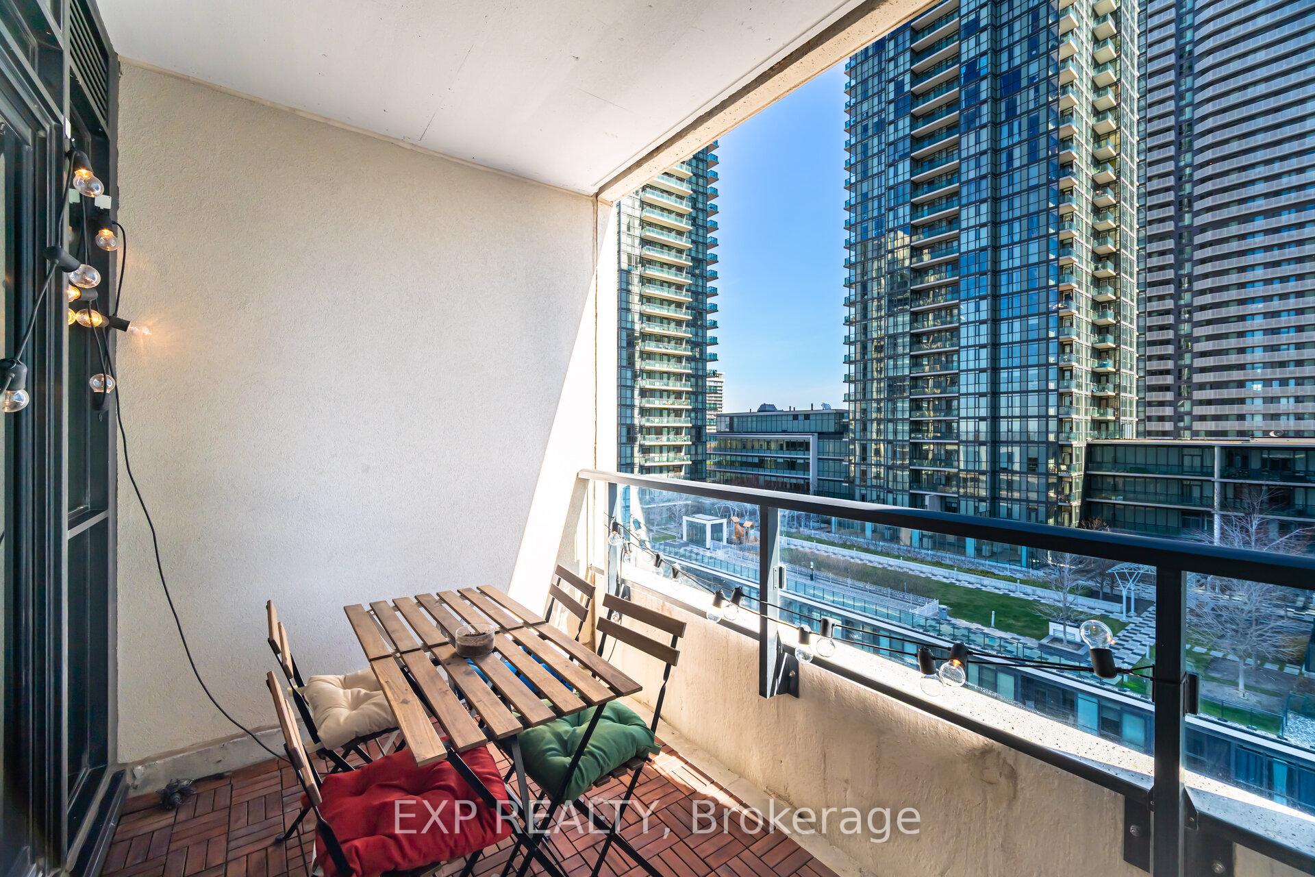 2 Bedrooms Condo at 4055 Parkside Village, Mississauga For sale