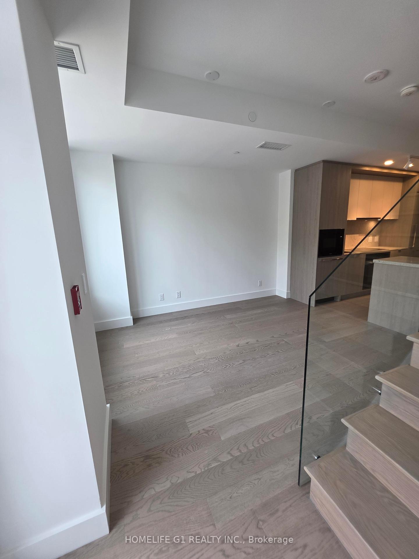 3 Bedrooms Condo at 6 Greenbriar, Toronto For sale