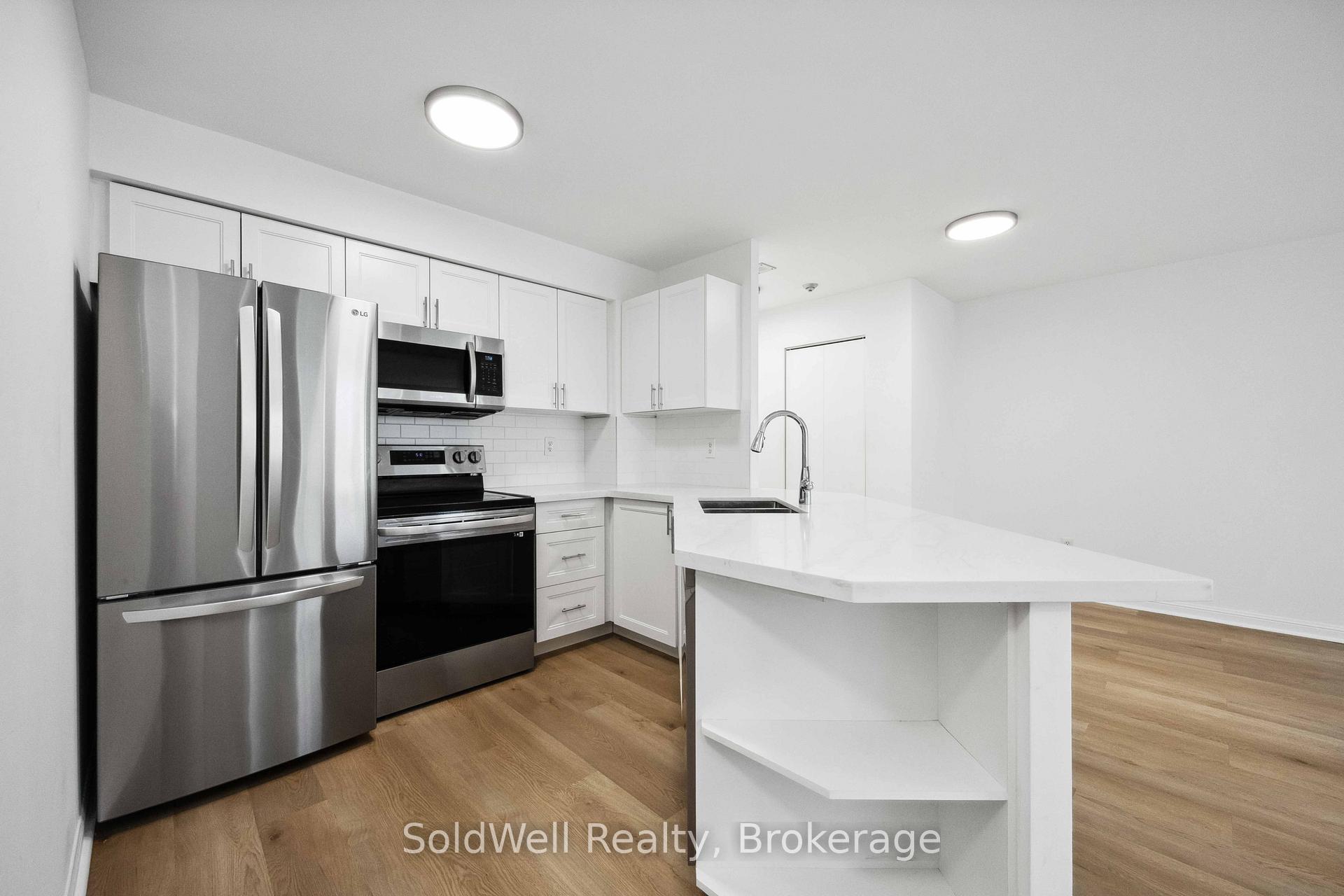 2 Bedrooms Condo at 25 Grenville,  Toronto For sale