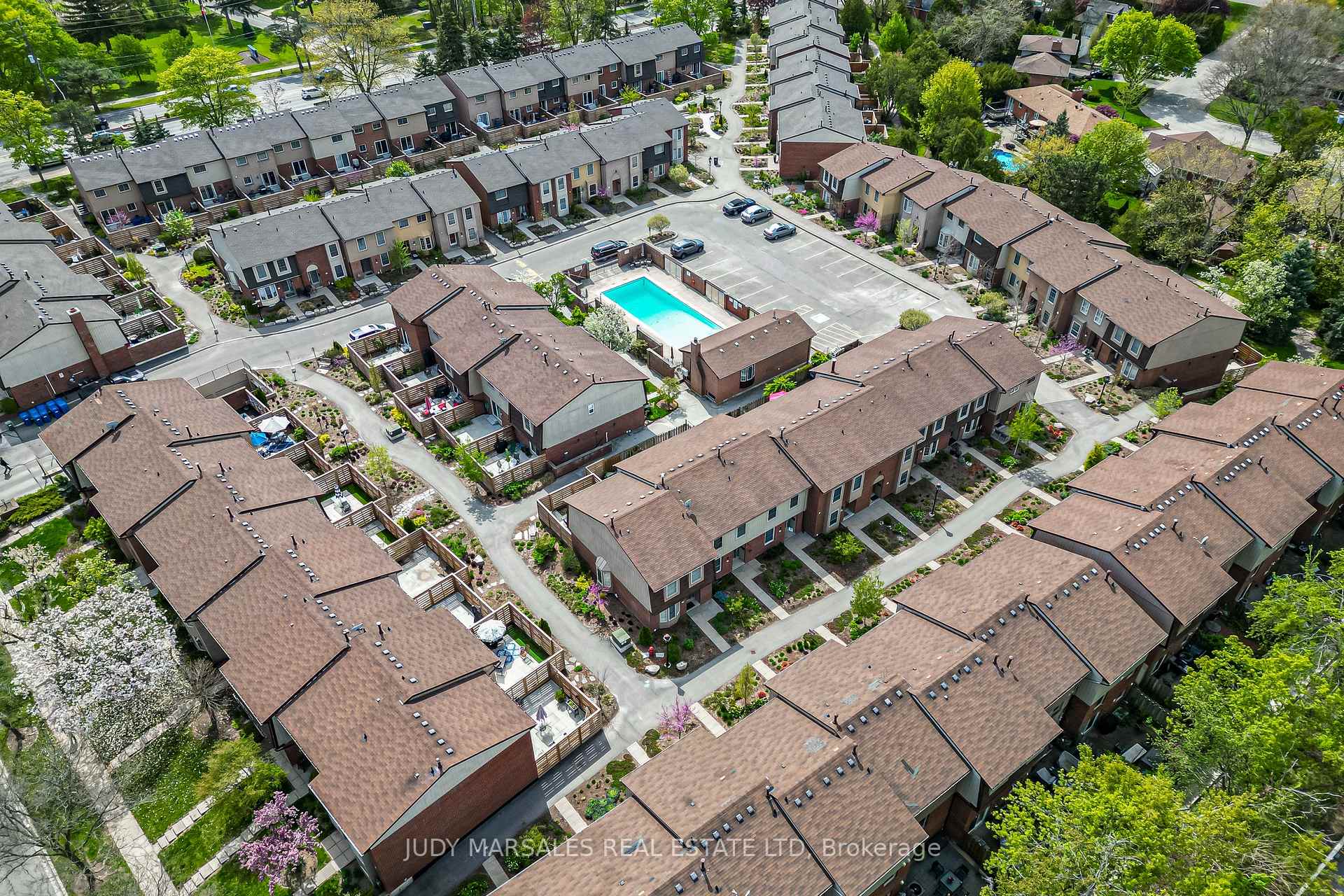 3 Bedrooms Condo at 3035 Glencrest, Burlington For sale