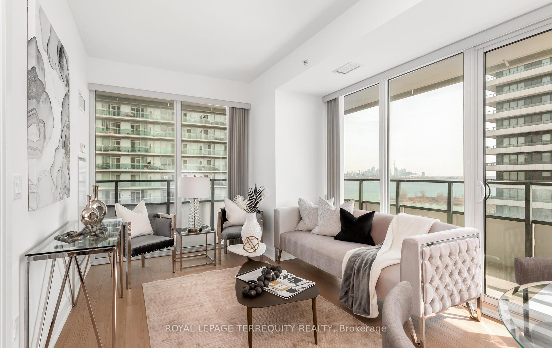 2 Bedrooms Condo at 30 Shore Breeze,  Toronto For sale