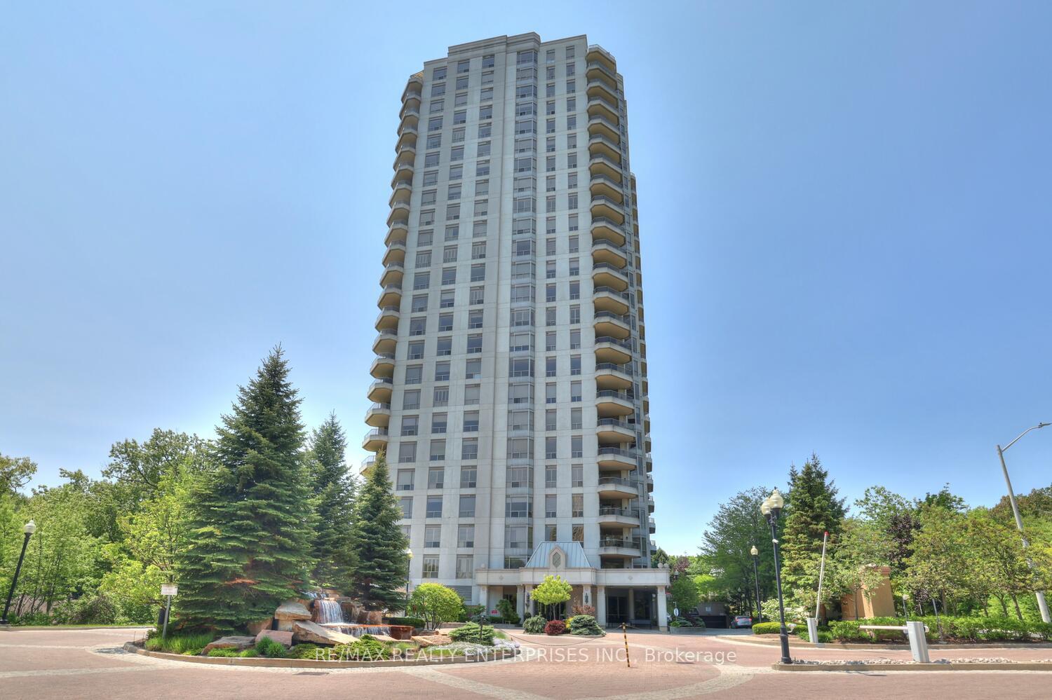 3 Bedrooms Condo at 1900 The Collegeway, Mississauga For sale