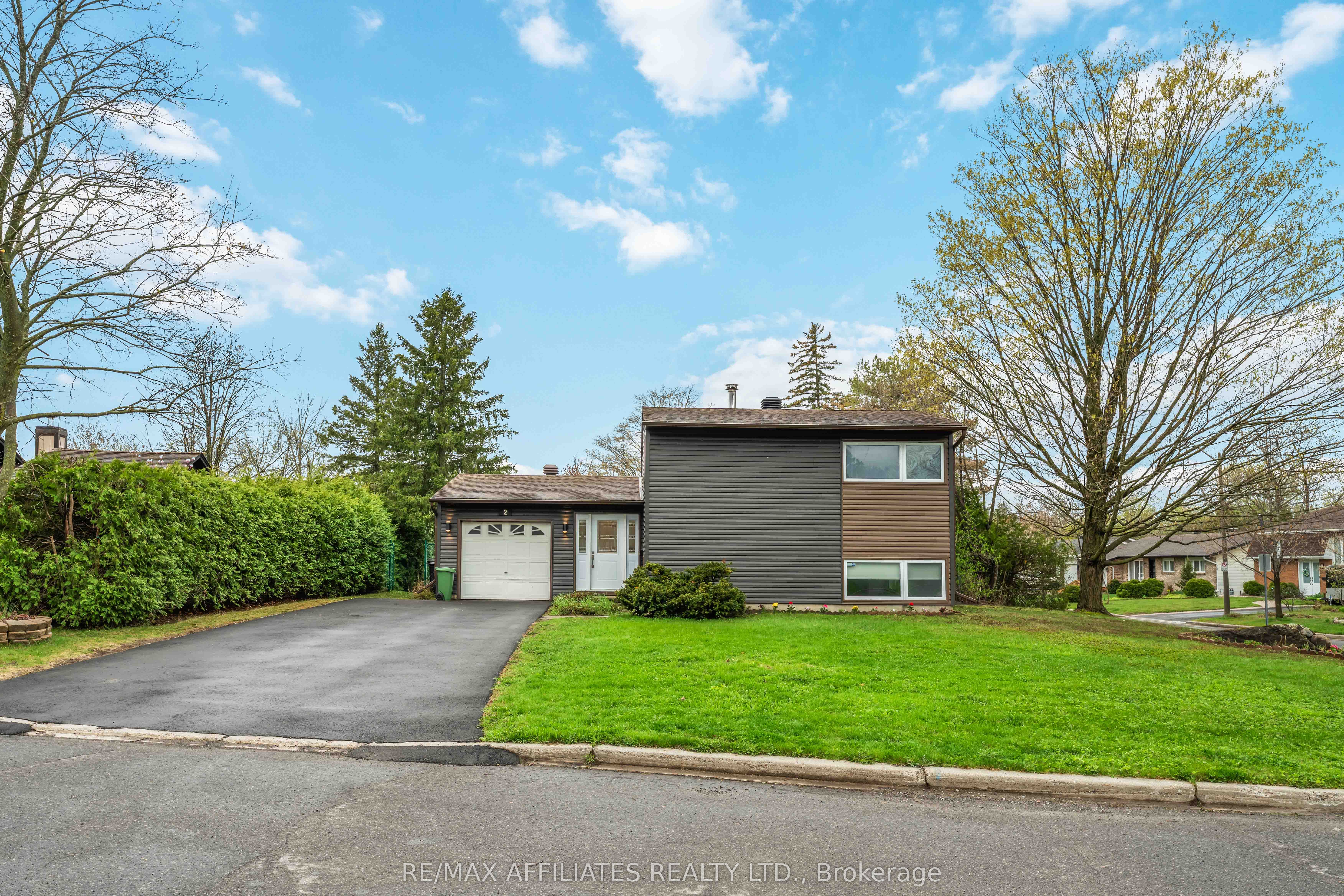 2 Teakwood Court