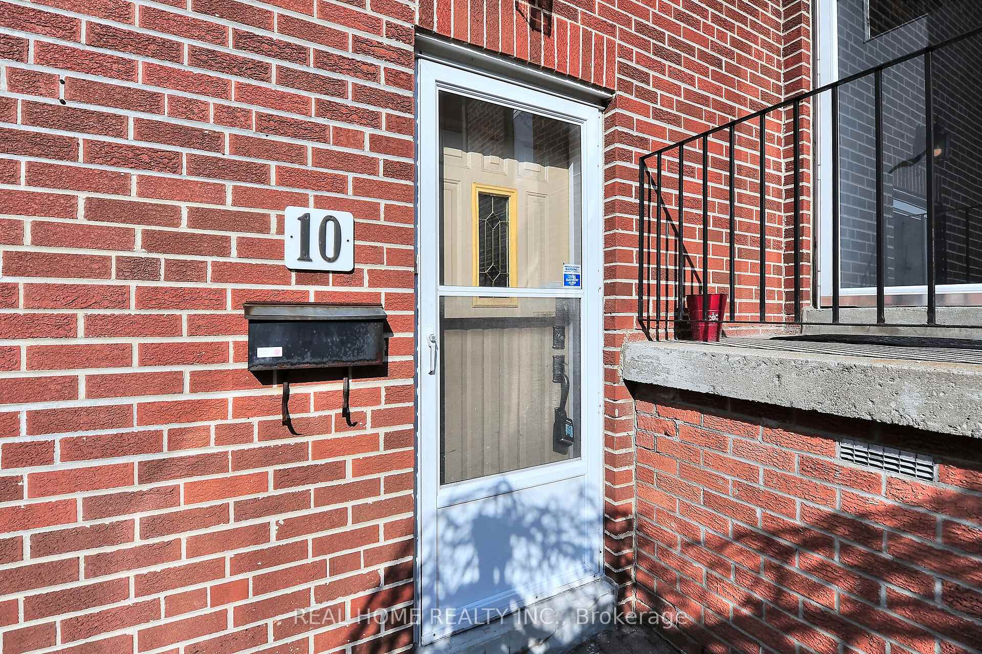2 Bedrooms Condo at 10 Farina Mill,  Toronto For sale