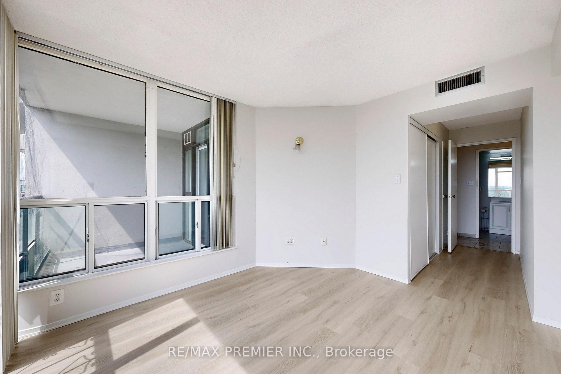 2 Bedrooms Condo at 3 Rowntree, Toronto For sale