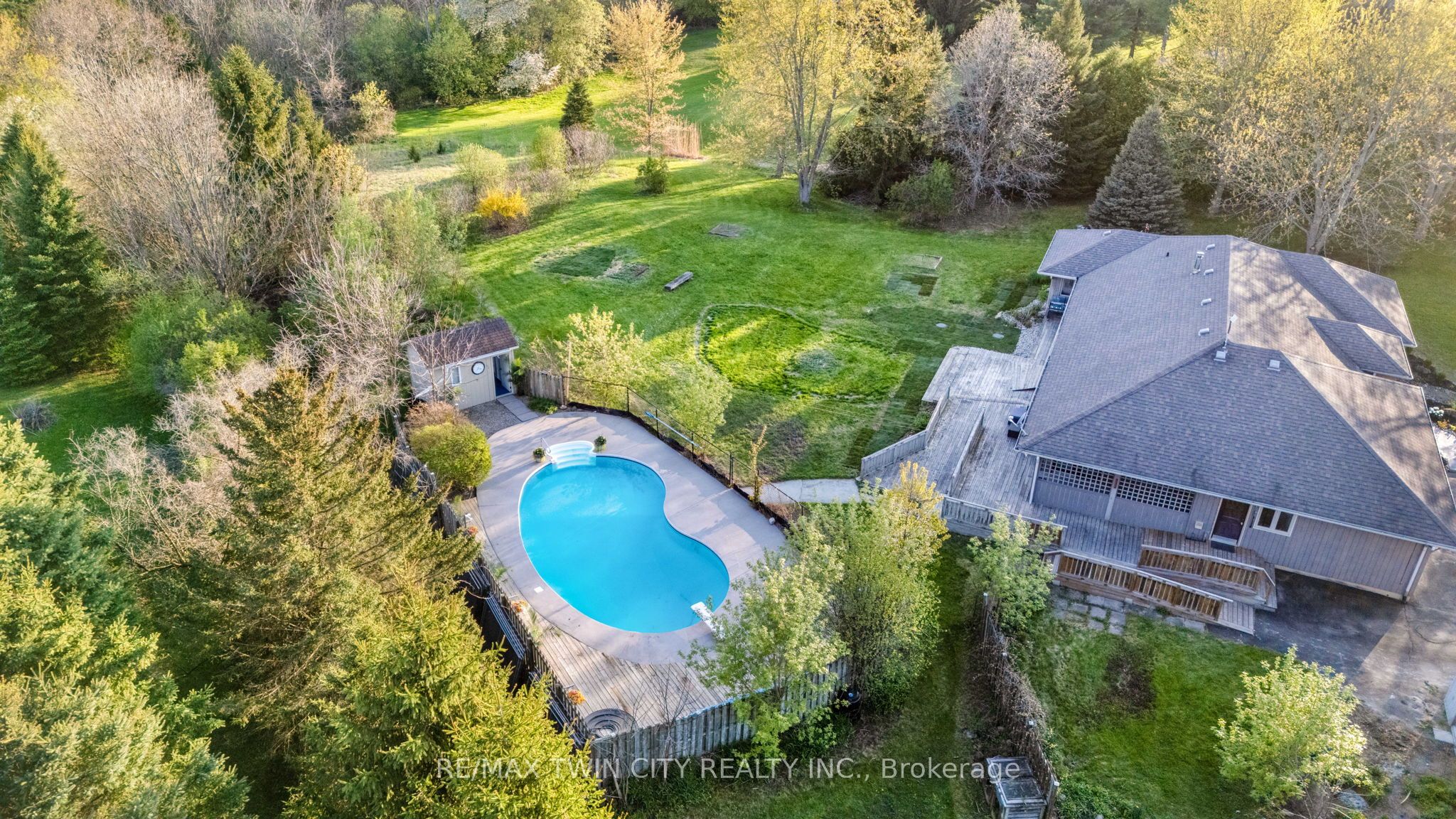 37 River Road