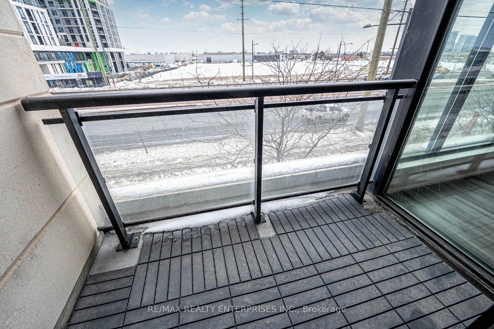 2 Bedrooms Condo at 2900 Highway 7, Vaughan For sale
