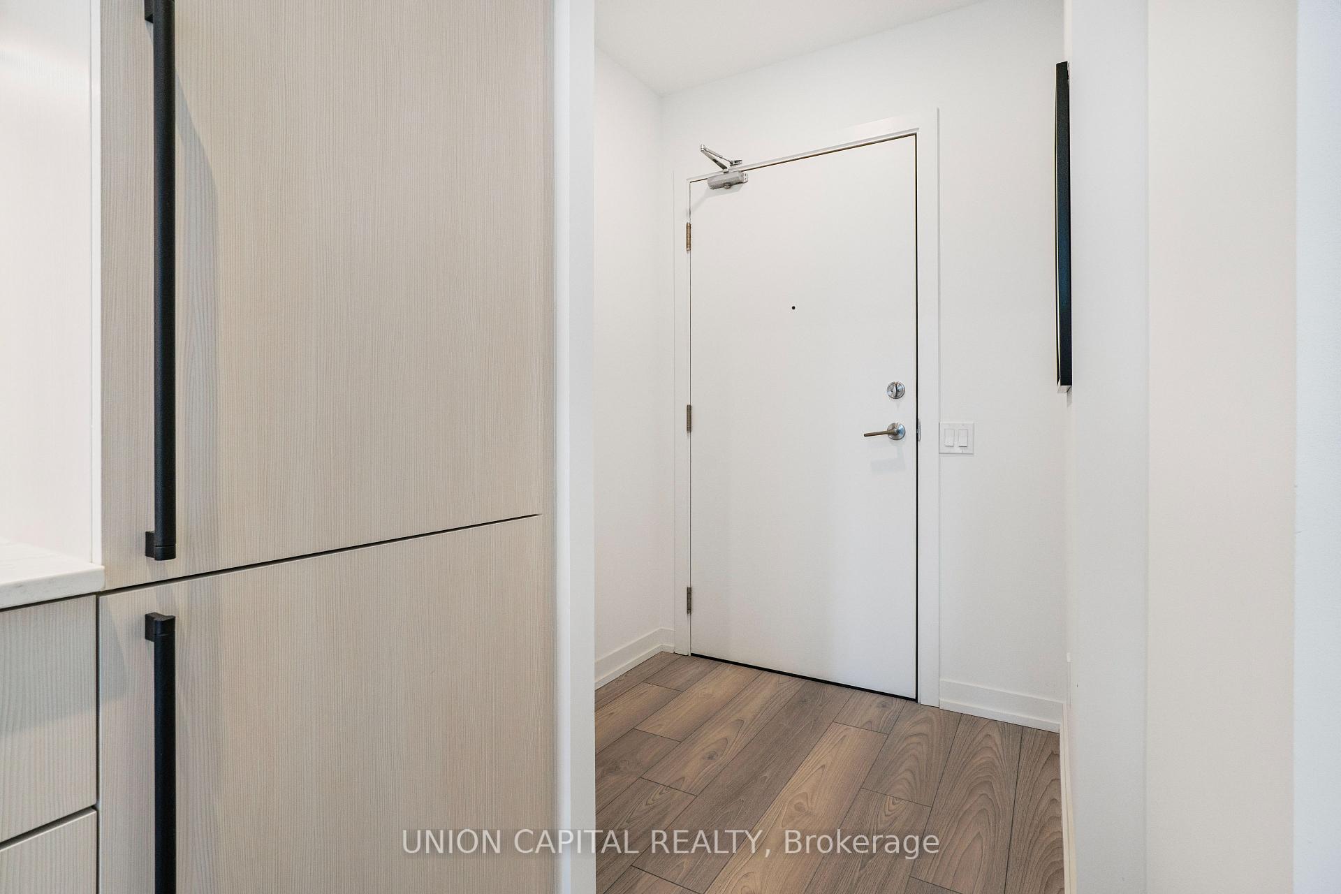 1 Bedroom Condo at 82 Dalhousie,  Toronto For sale