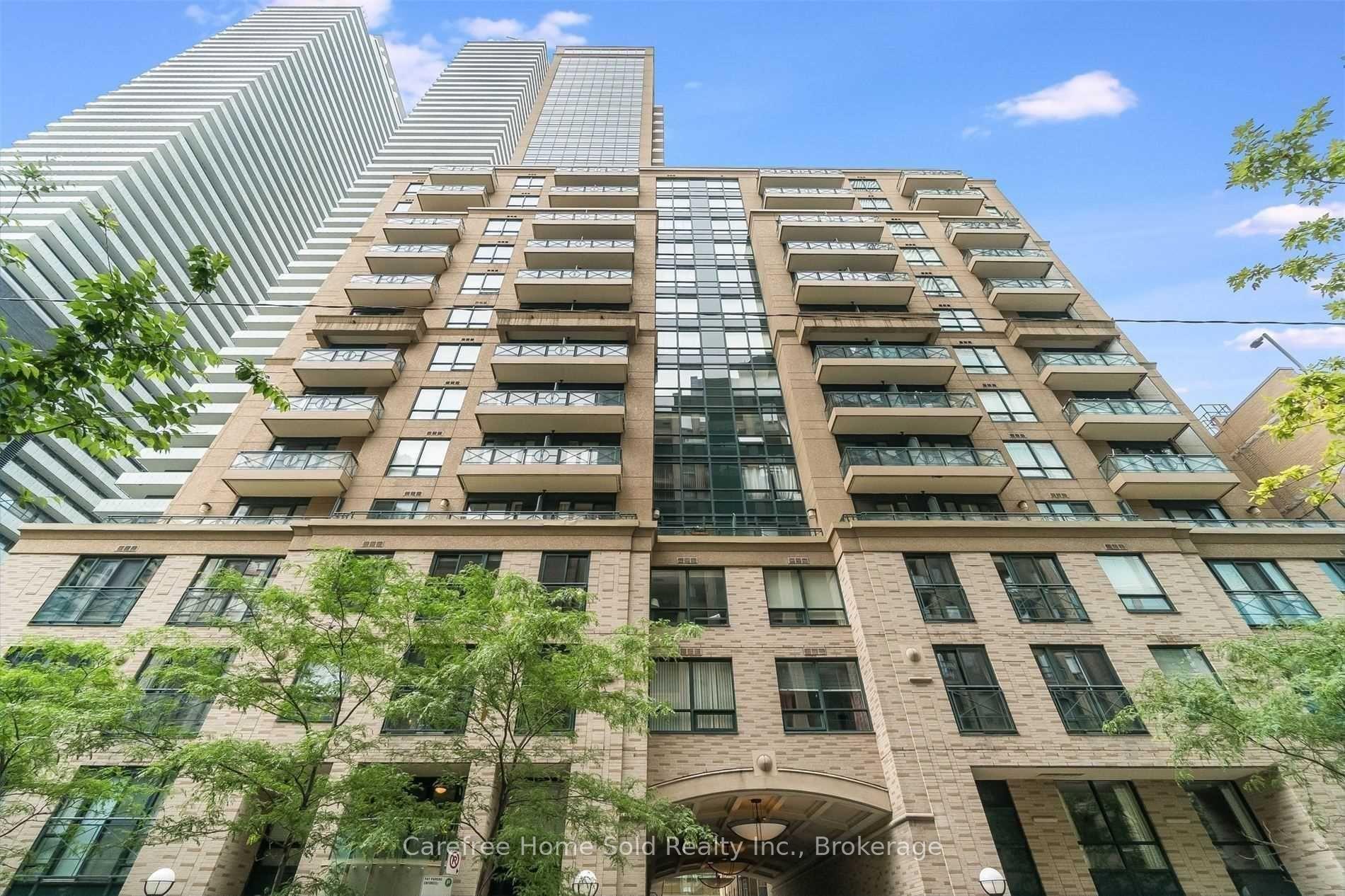 2 Bedrooms Condo at 35 Hayden, Toronto For sale
