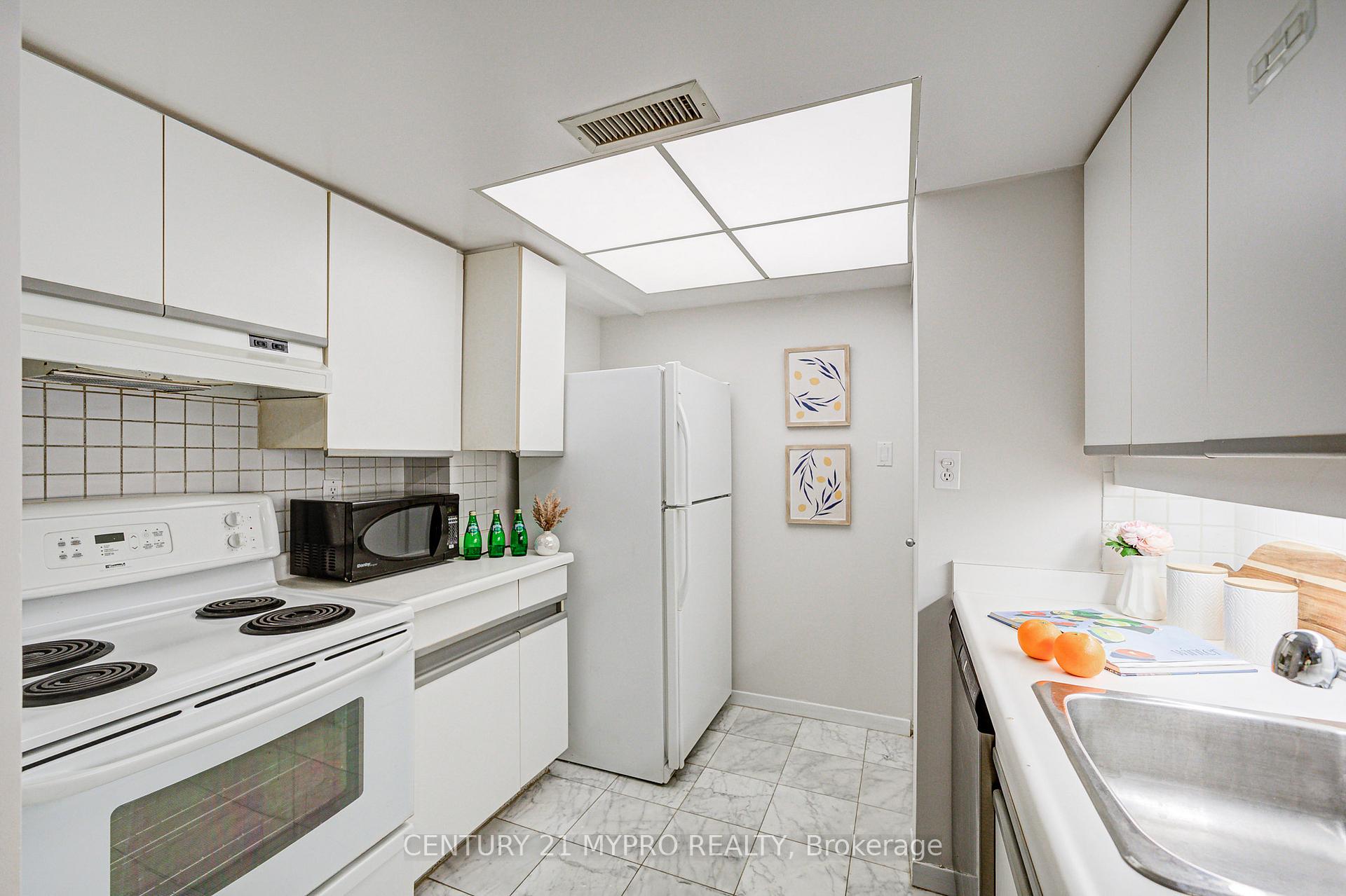 2 Bedrooms Condo at 1001 Bay, Toronto For sale