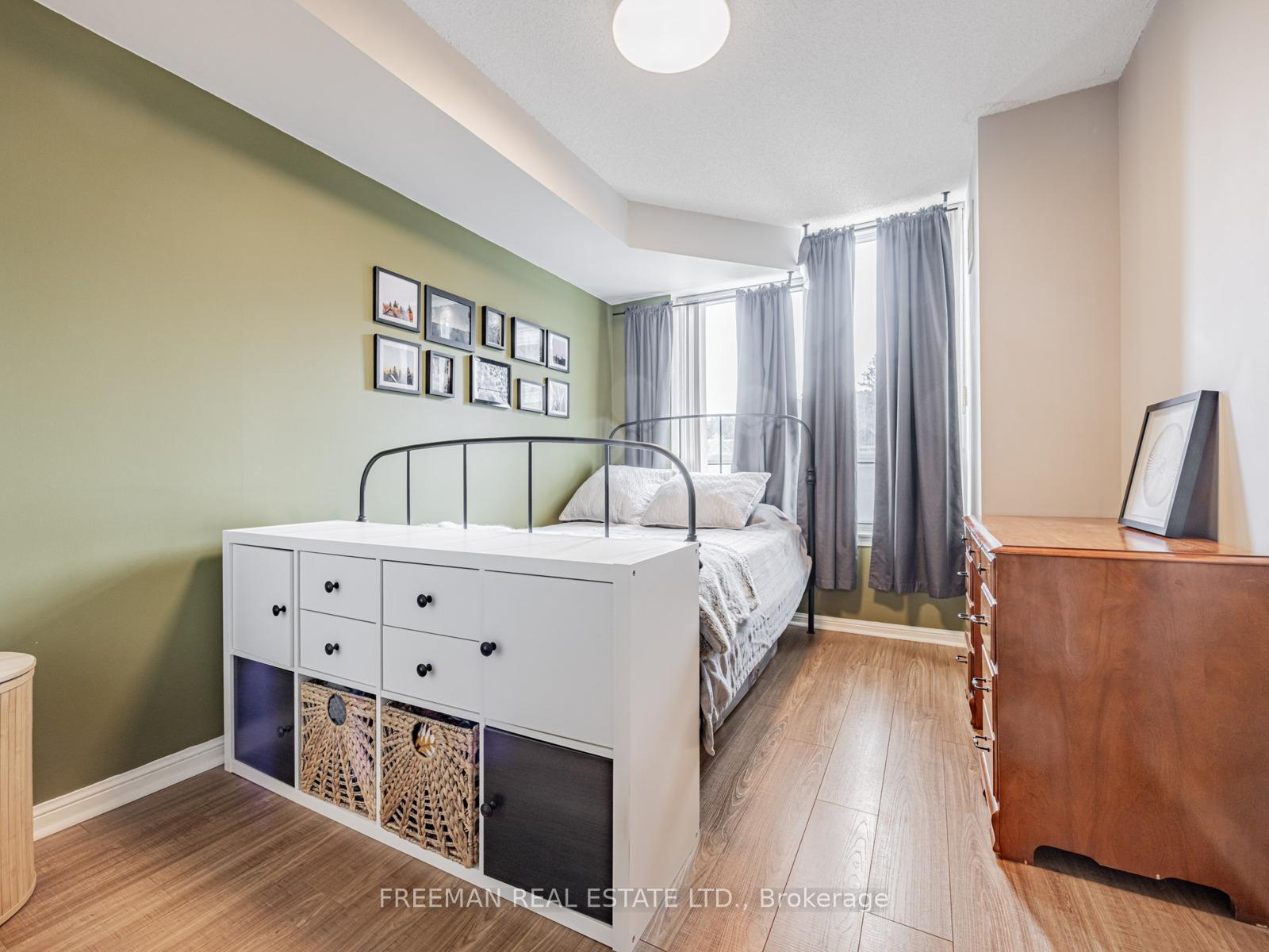 2 Bedrooms Condo at 260 Merton, Toronto For sale