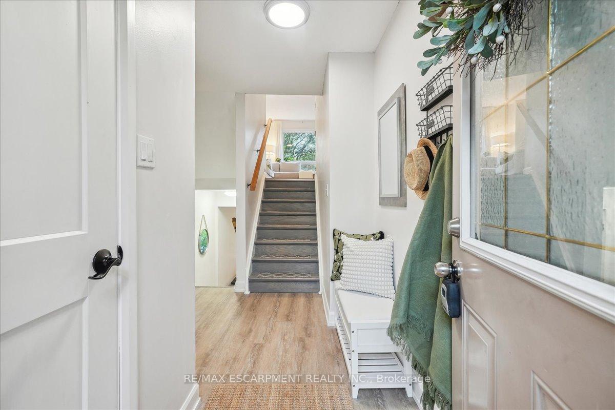 3 Bedrooms Condo at 680 Regency, Burlington For sale