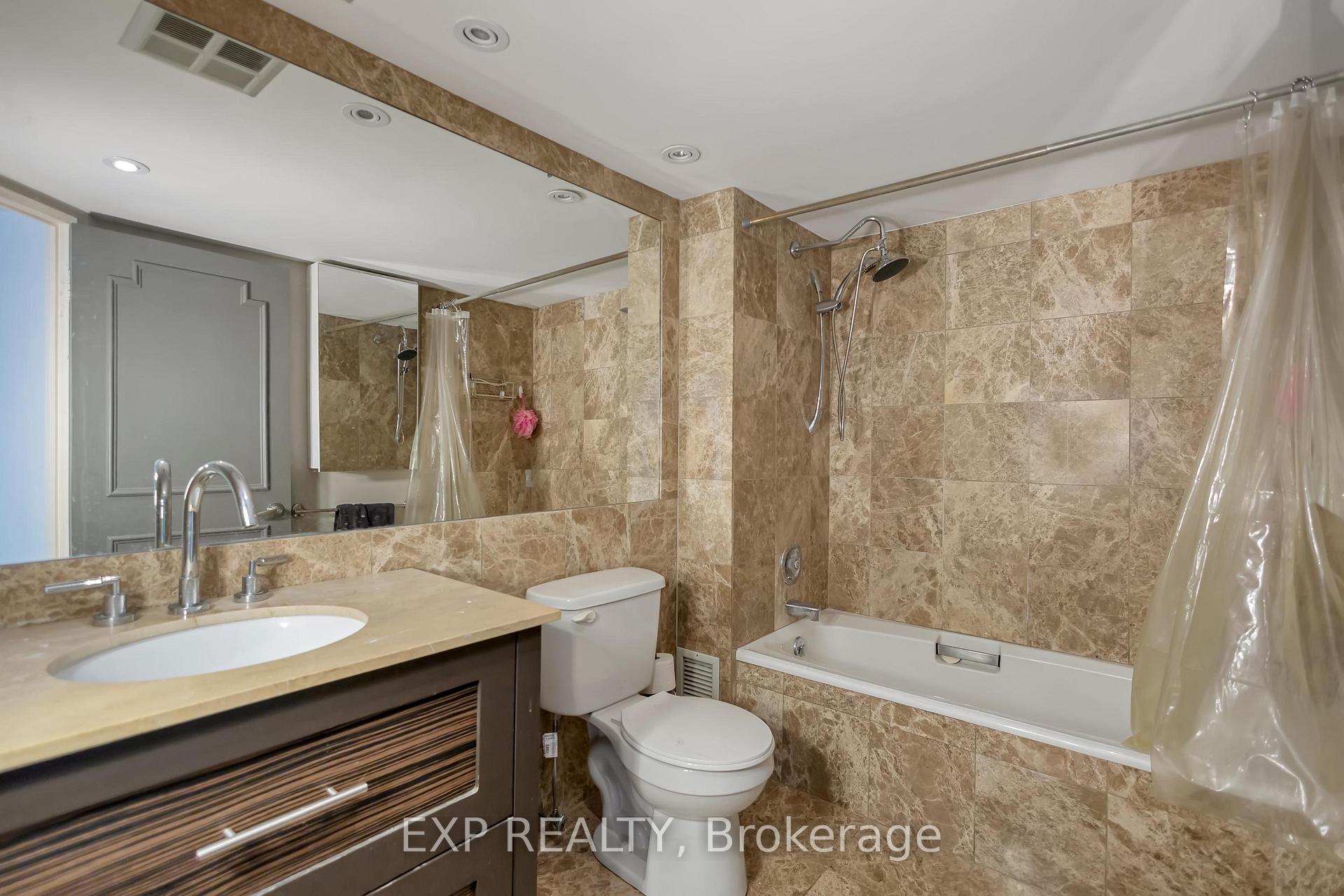 2 Bedrooms Condo at 900 Yonge, Toronto For sale