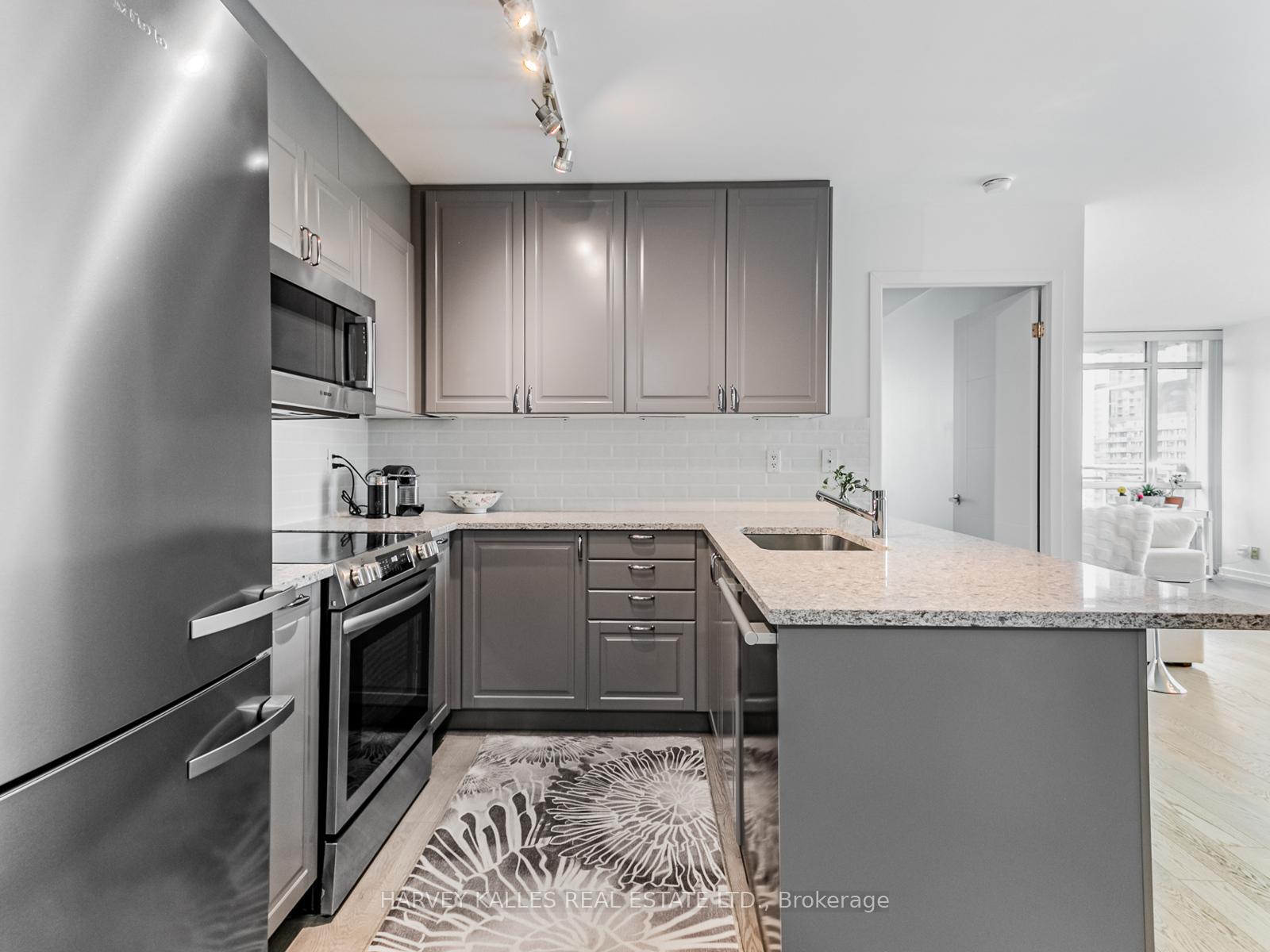 381 Front Street W 1810