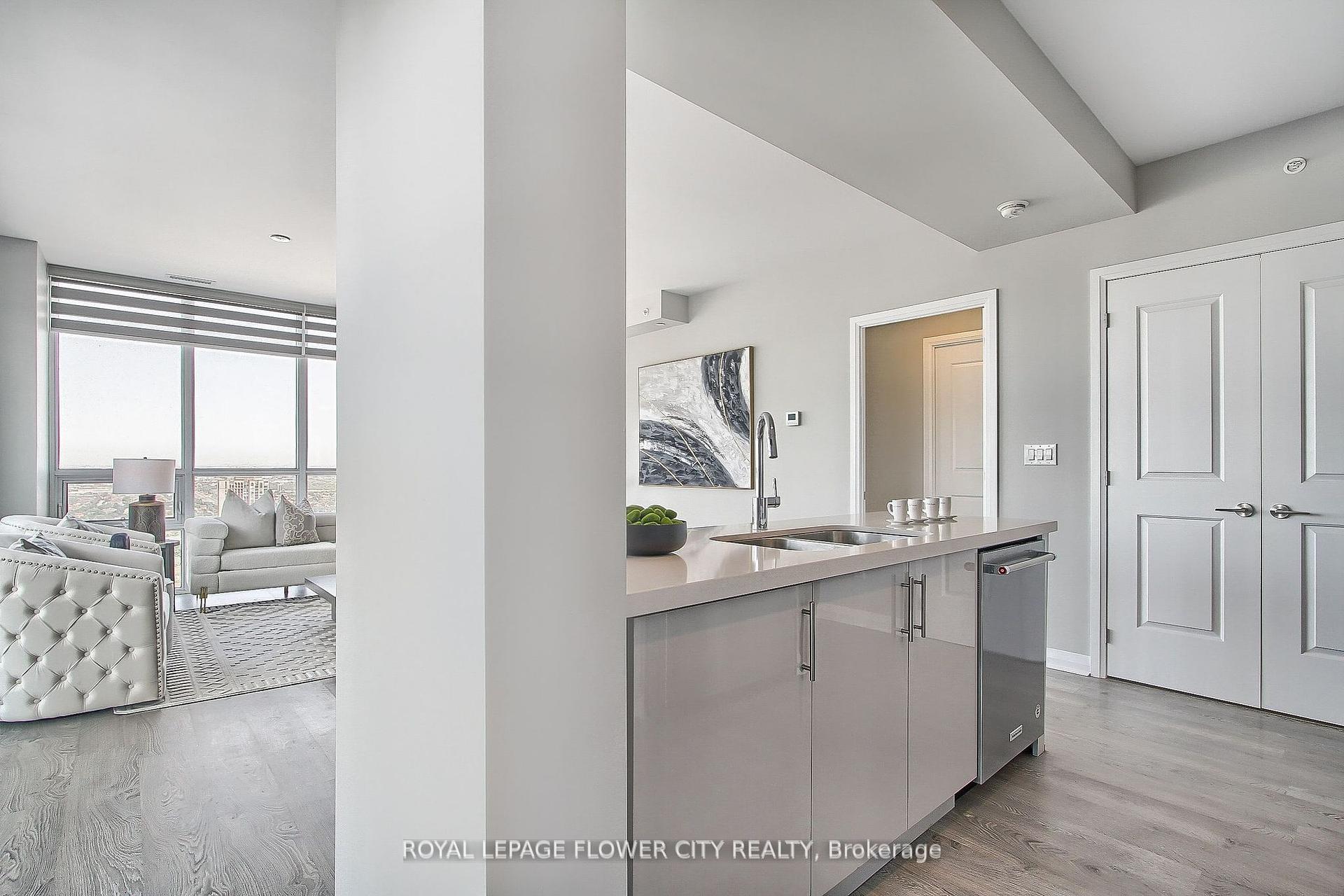 3 Bedrooms Condo at 5025 Four Springs, Mississauga For sale