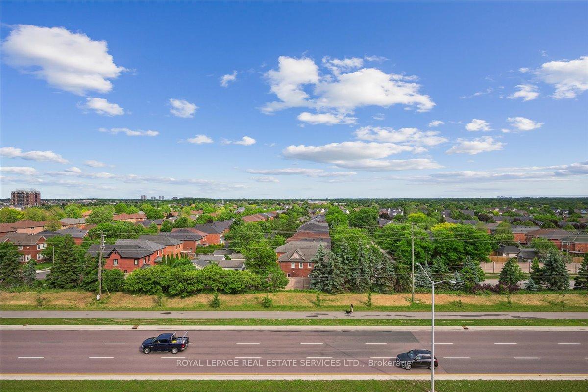 2 Bedrooms Condo at 95 DUNDAS, Oakville For sale