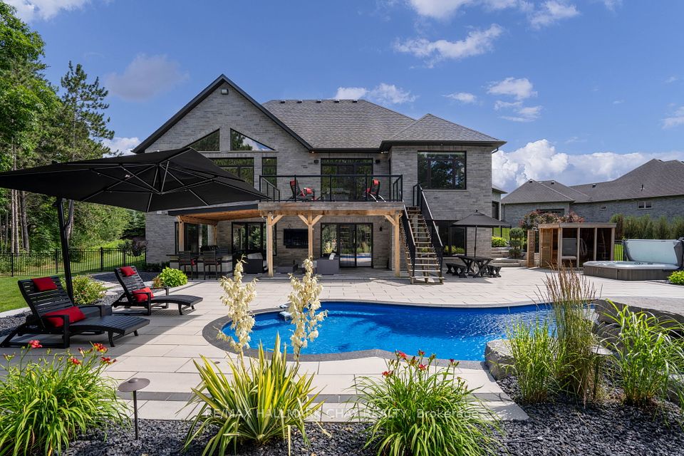 105 Mennill Drive, Springwater, ON L0L 1Y3