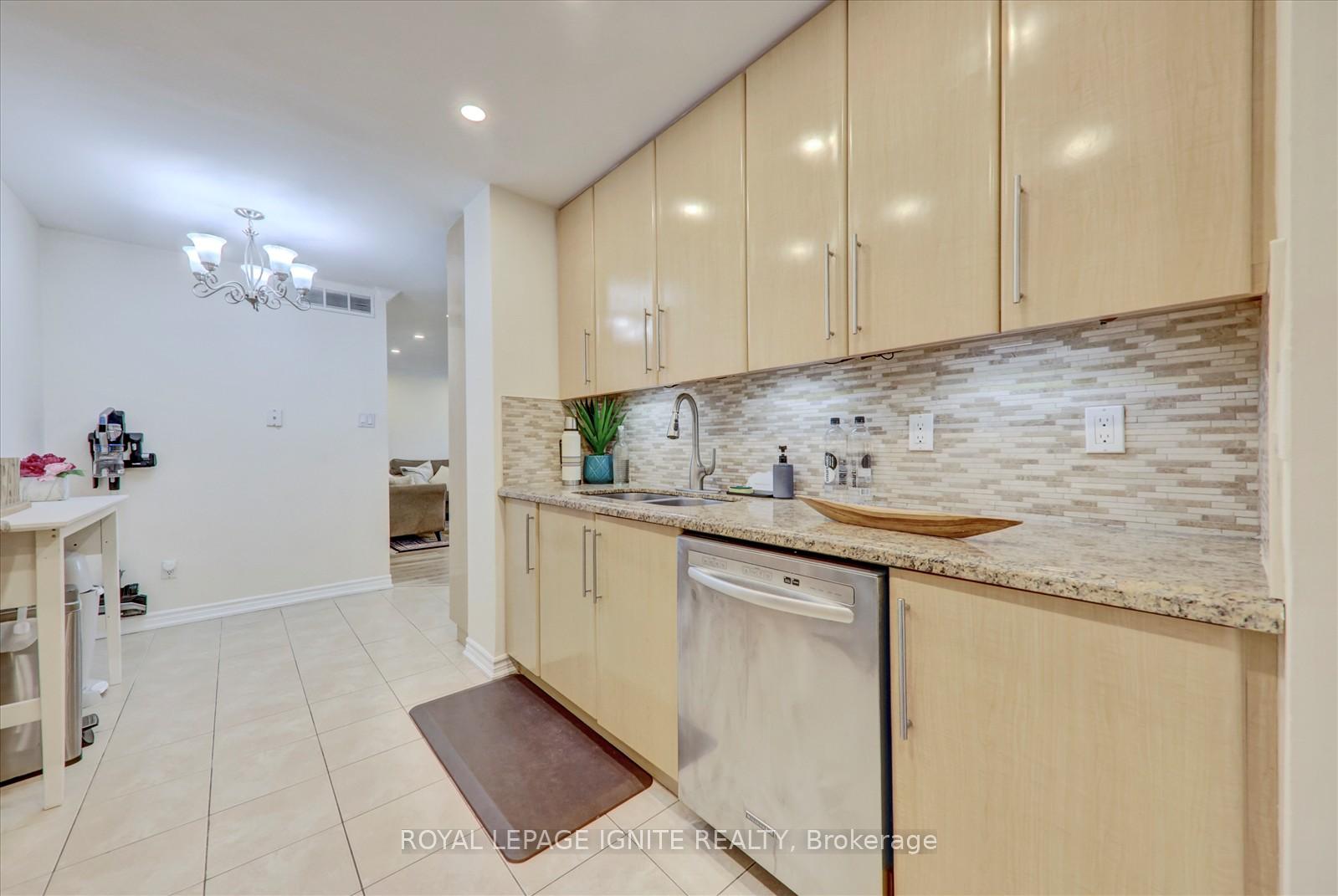3 Bedrooms Condo at 131 Torresdale, Toronto For sale