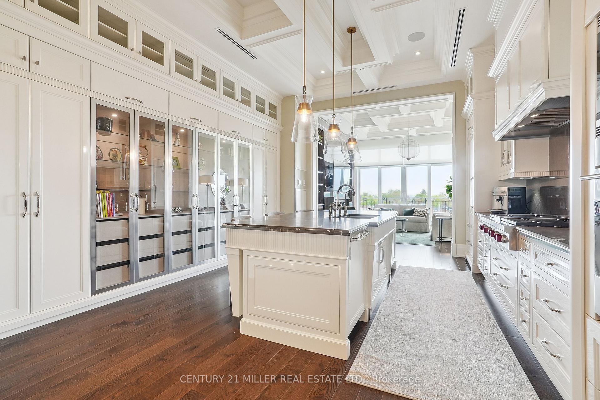 2 Bedrooms Condo at 300 Randall, Oakville For sale