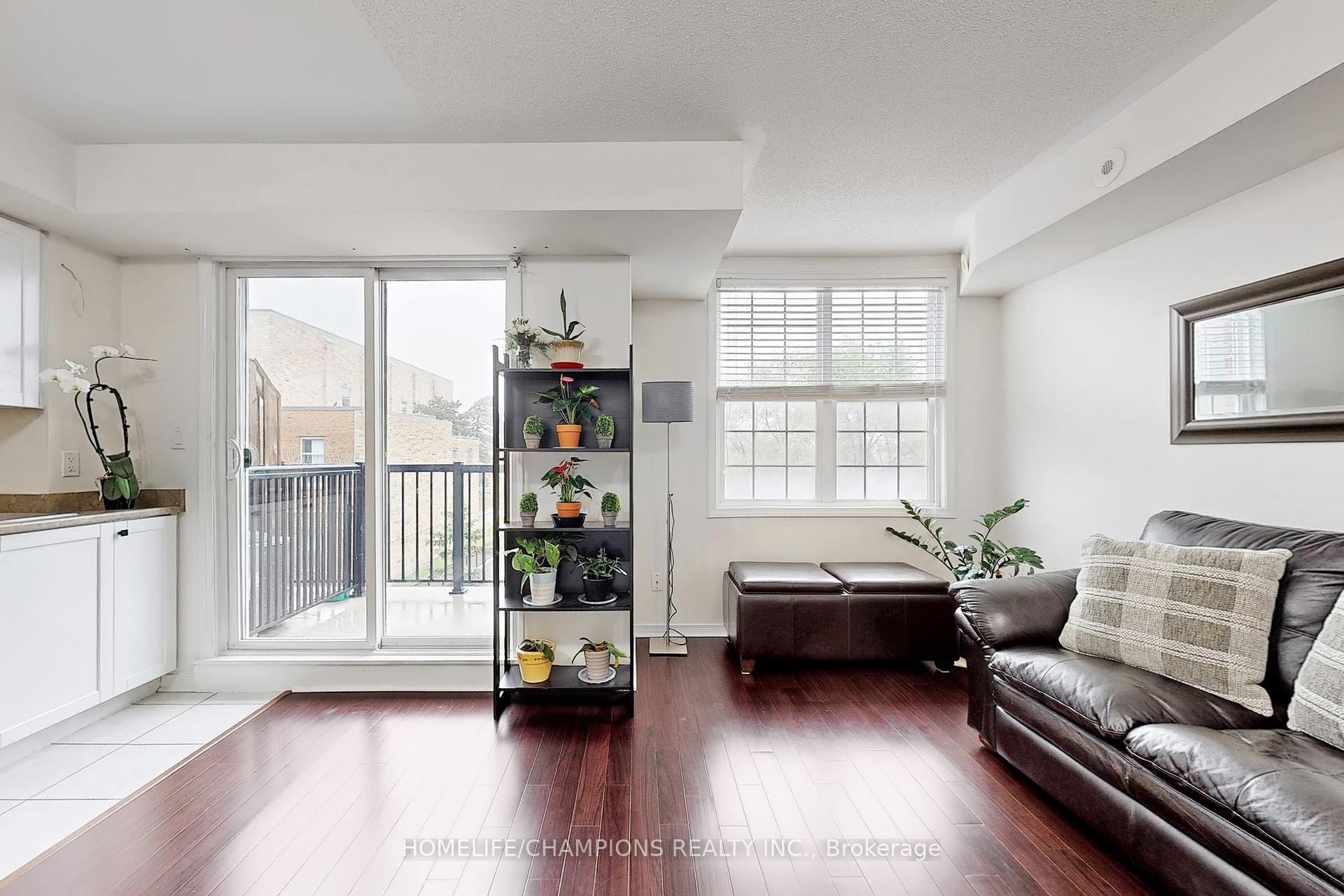 2 Bedrooms Condo at 35 Strangford, Toronto For sale